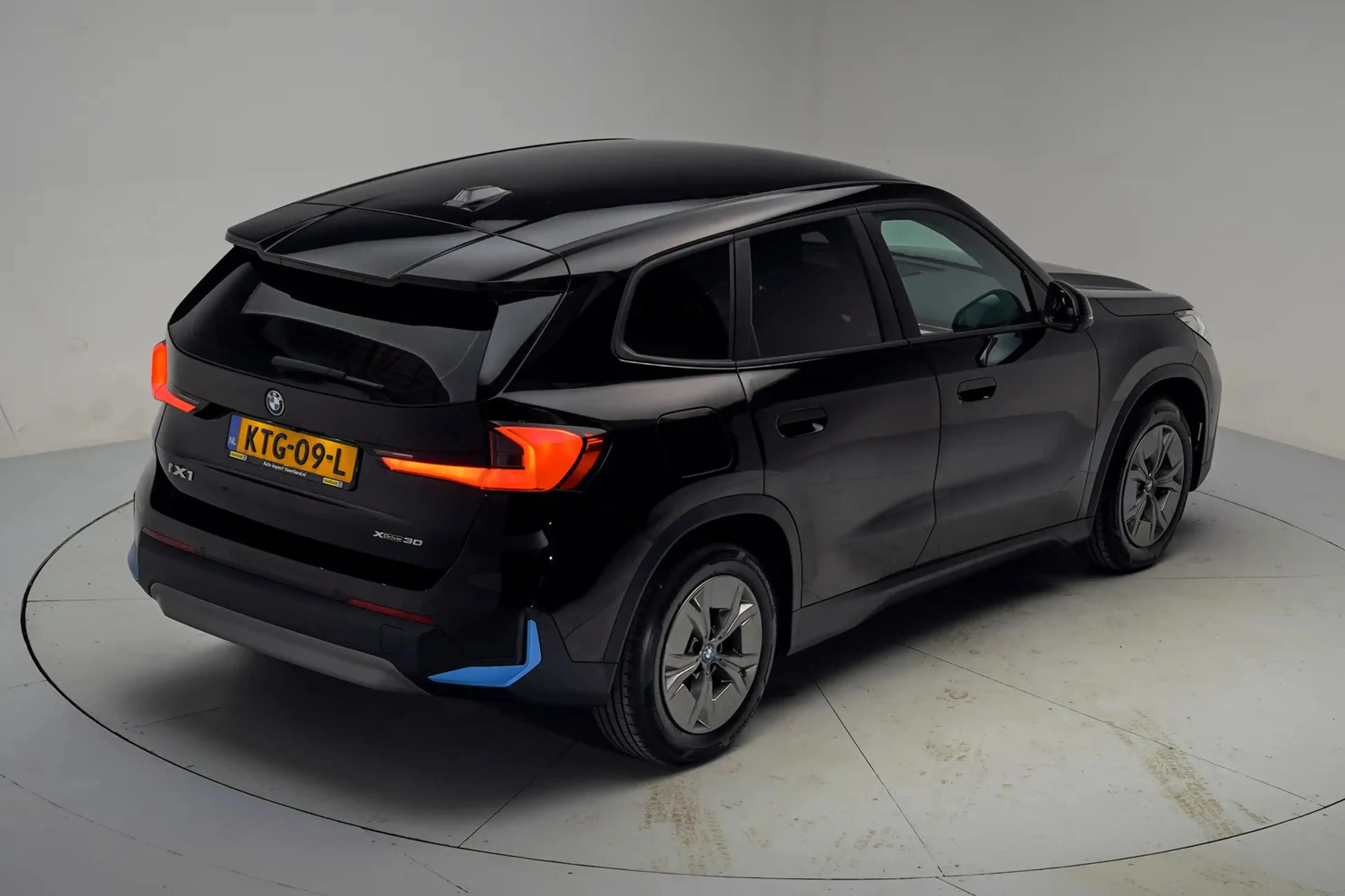 BMW iX1 xDrive30 67 kWh Executive Sport [ LED Navi HUD 360 — photo 14