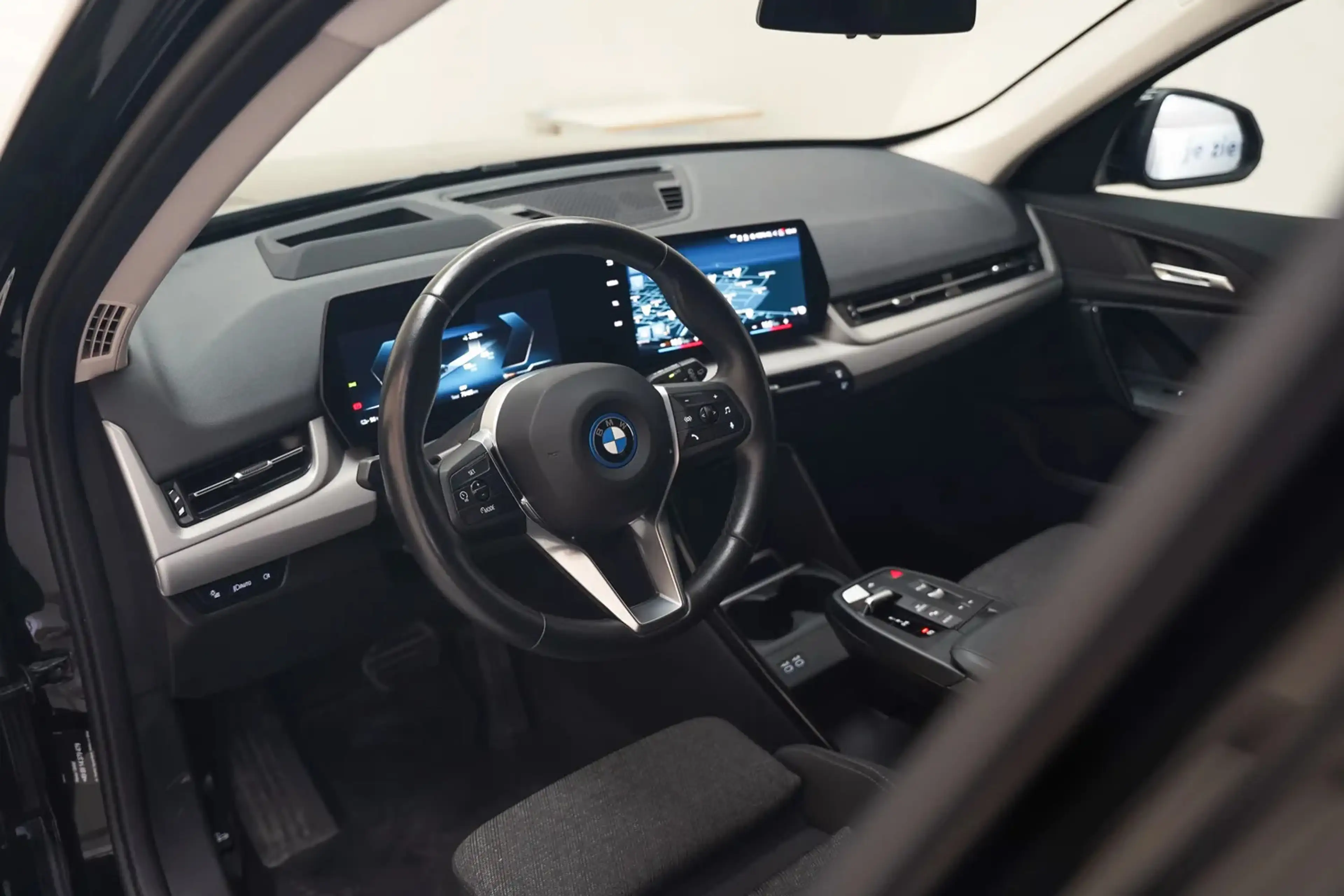 BMW iX1 xDrive30 67 kWh Executive Sport [ LED Navi HUD 360 — photo 15