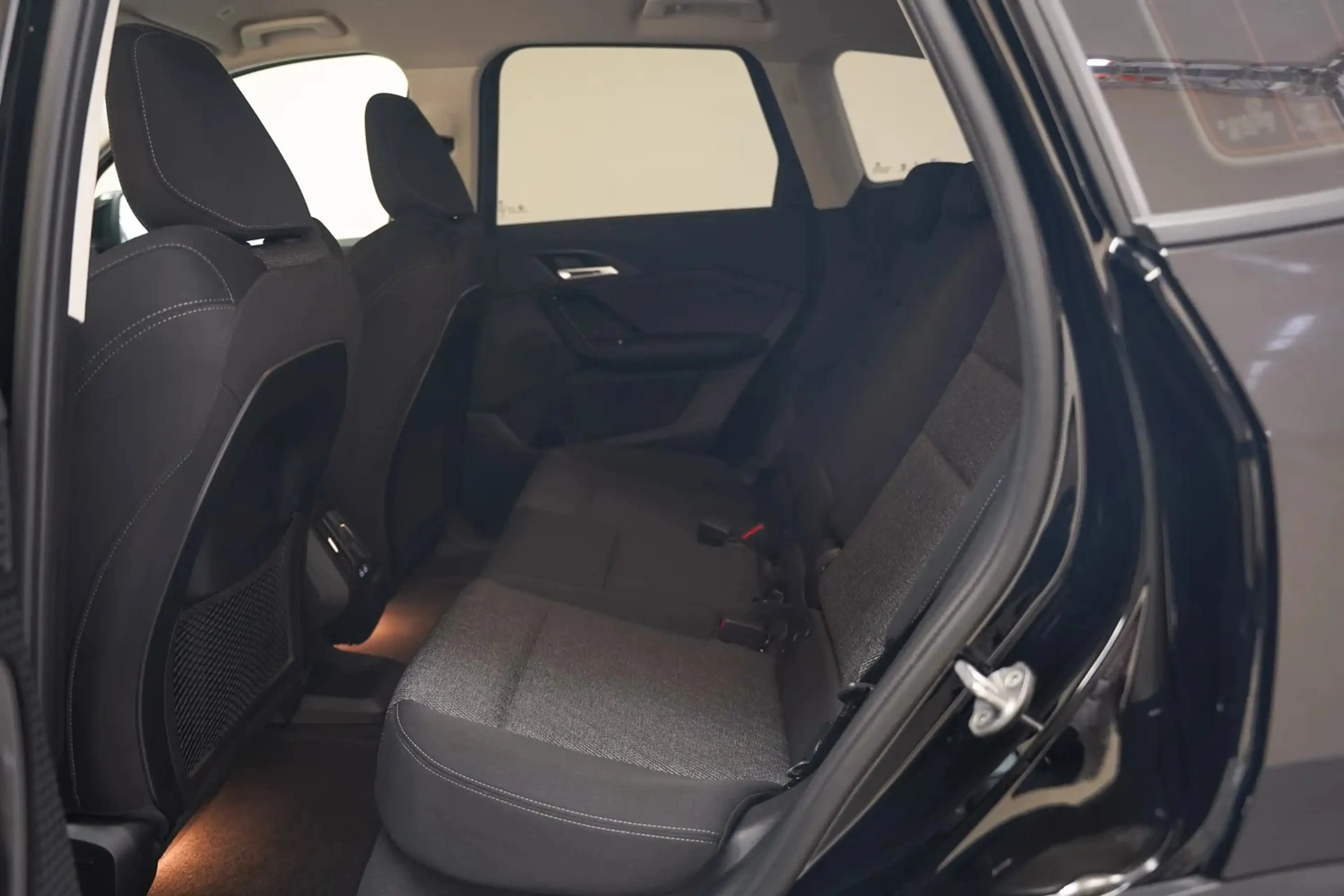BMW iX1 xDrive30 67 kWh Executive Sport [ LED Navi HUD 360 — photo 11