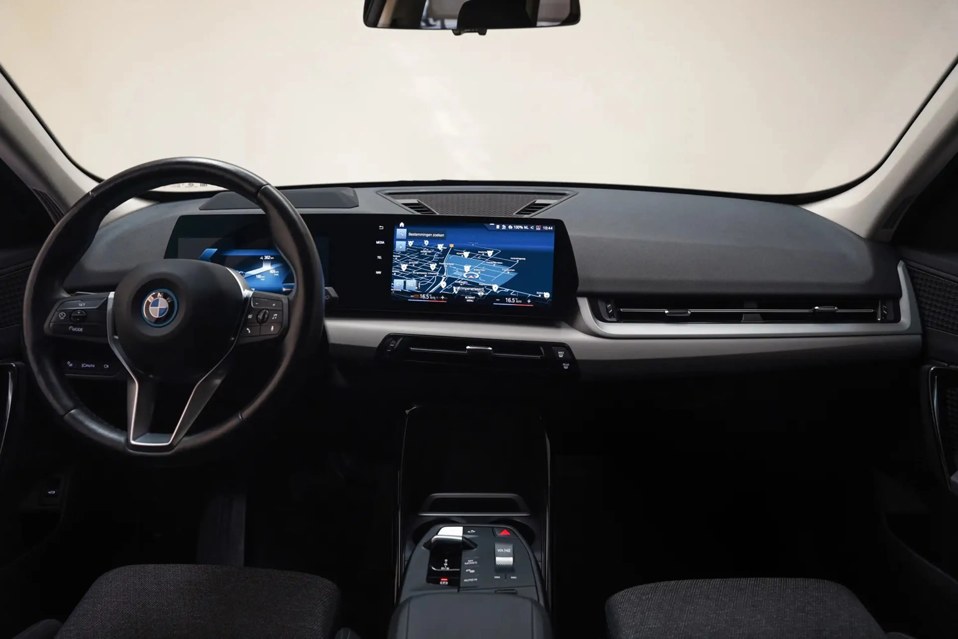 BMW iX1 xDrive30 67 kWh Executive Sport [ LED Navi HUD 360 — photo 4