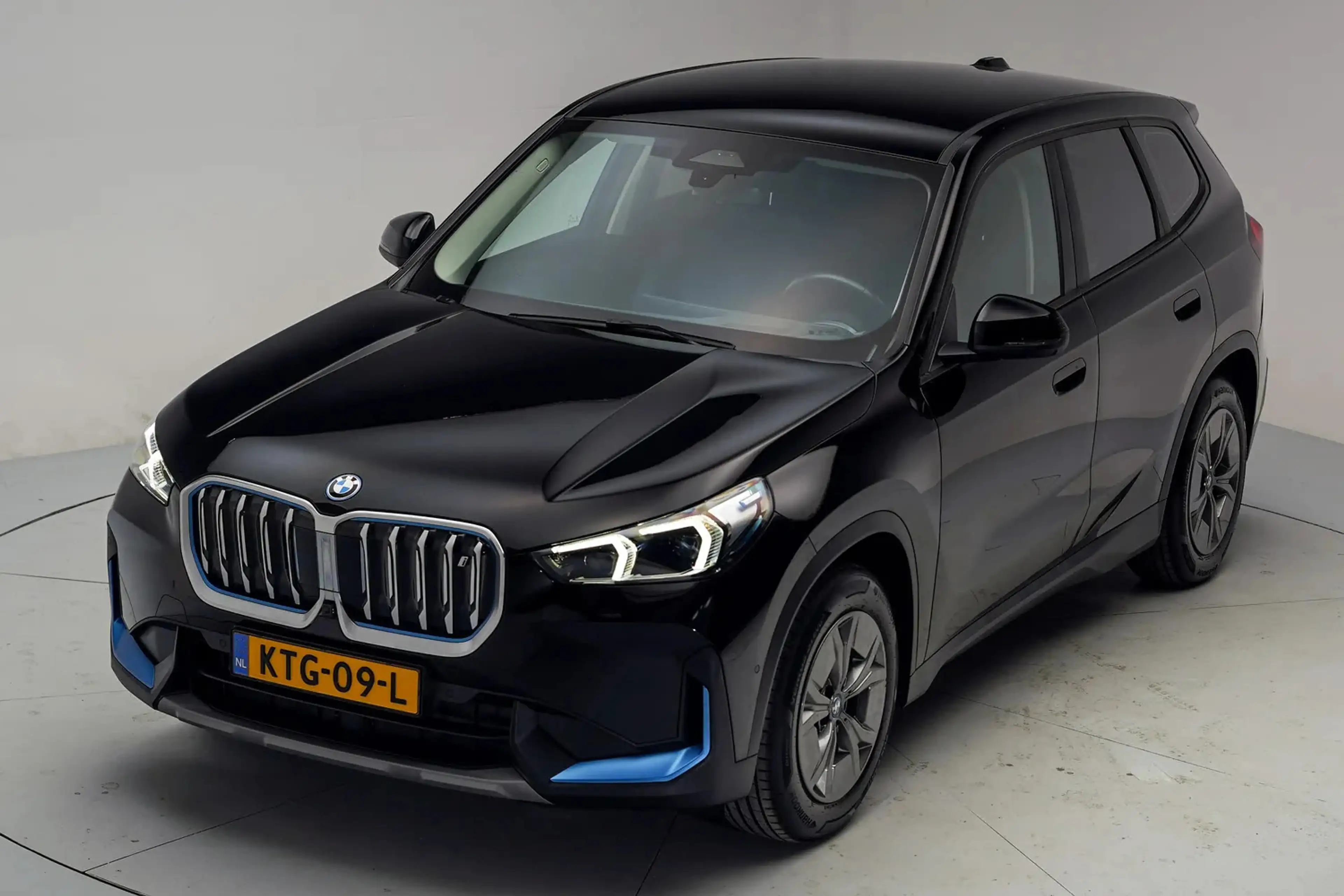 BMW iX1 xDrive30 67 kWh Executive Sport [ LED Navi HUD 360 — photo 13