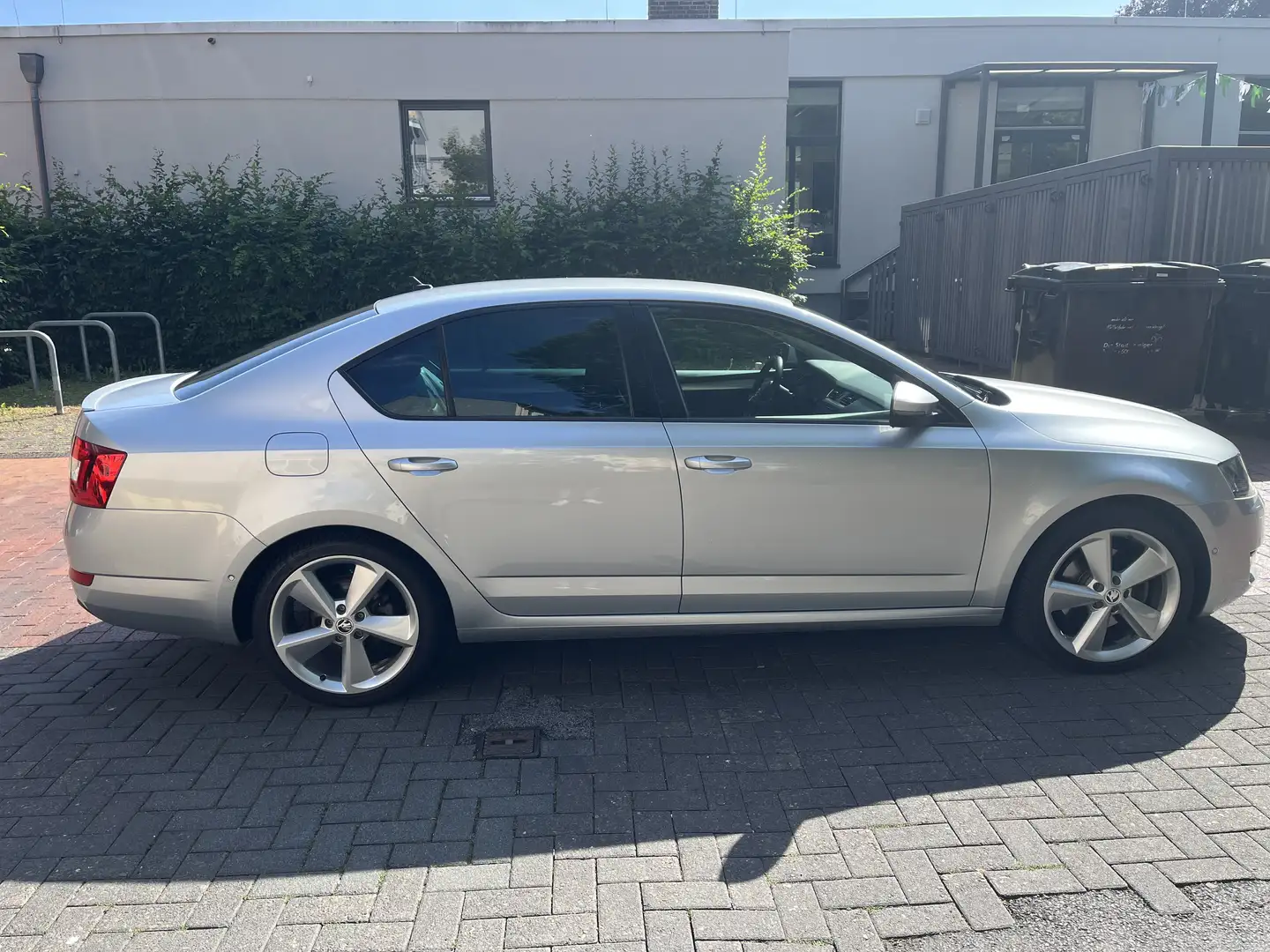 Skoda Octavia 1.8 TSI Style / StdHzg, Xenon, Leder, Navi Grau - 1