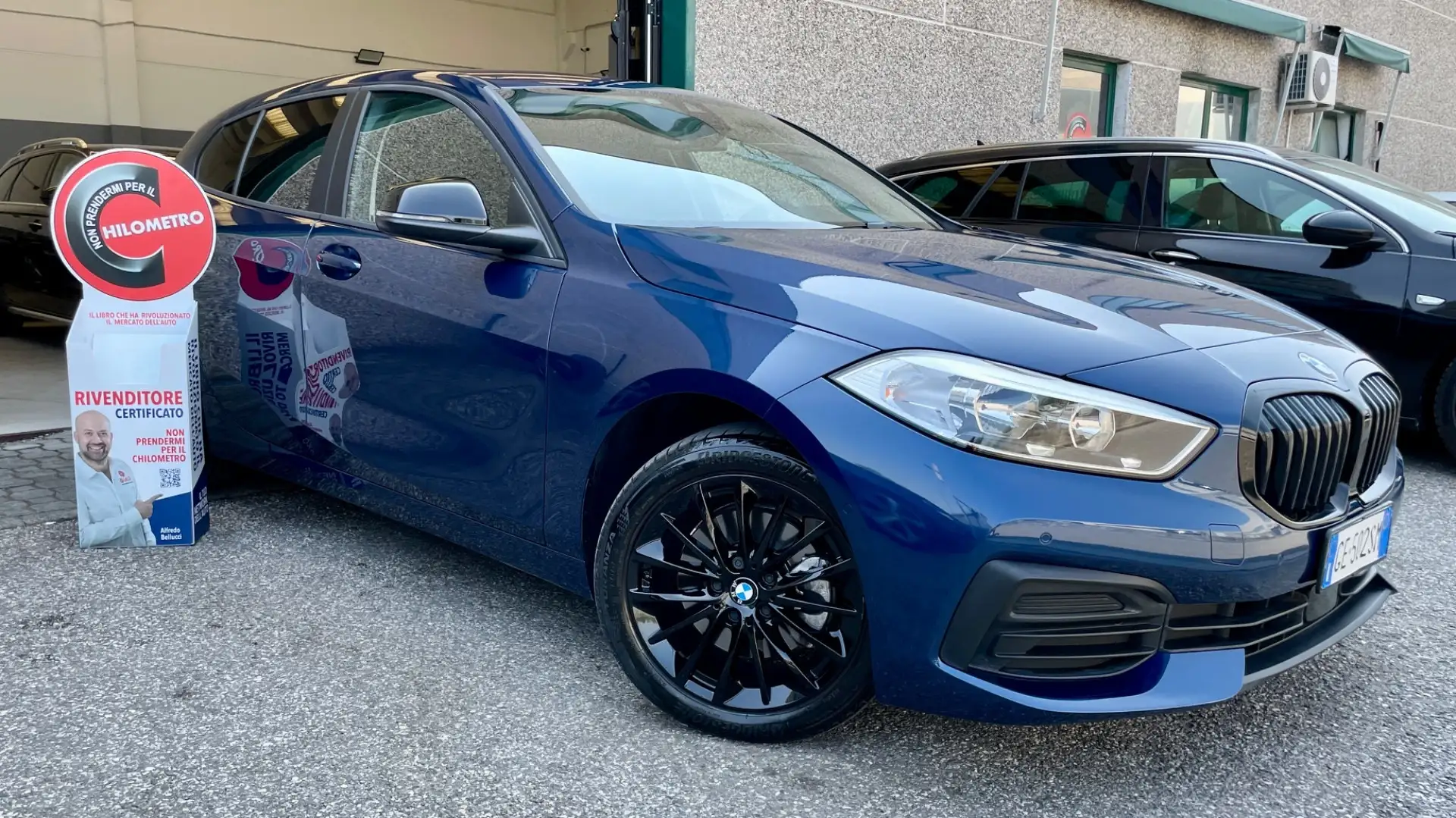 BMW 116 116d 5p. Business Advantage Bleu - 1