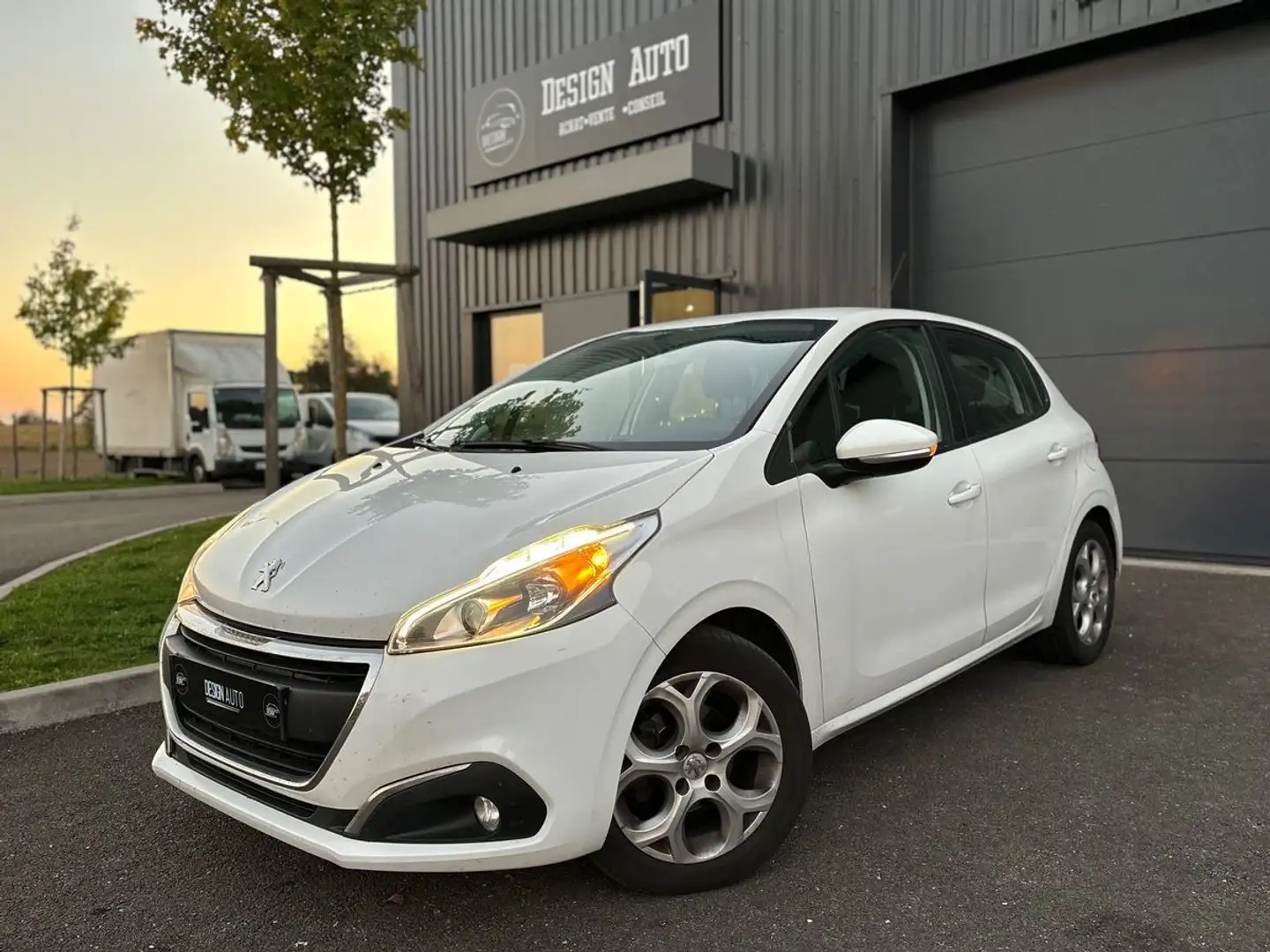 Peugeot 208 1.6 BLUEHDI 100 ACTIVE 5 PORTES - KIT DISTRIBUTION - VEHICULE FRANCAIS Blanc - 1