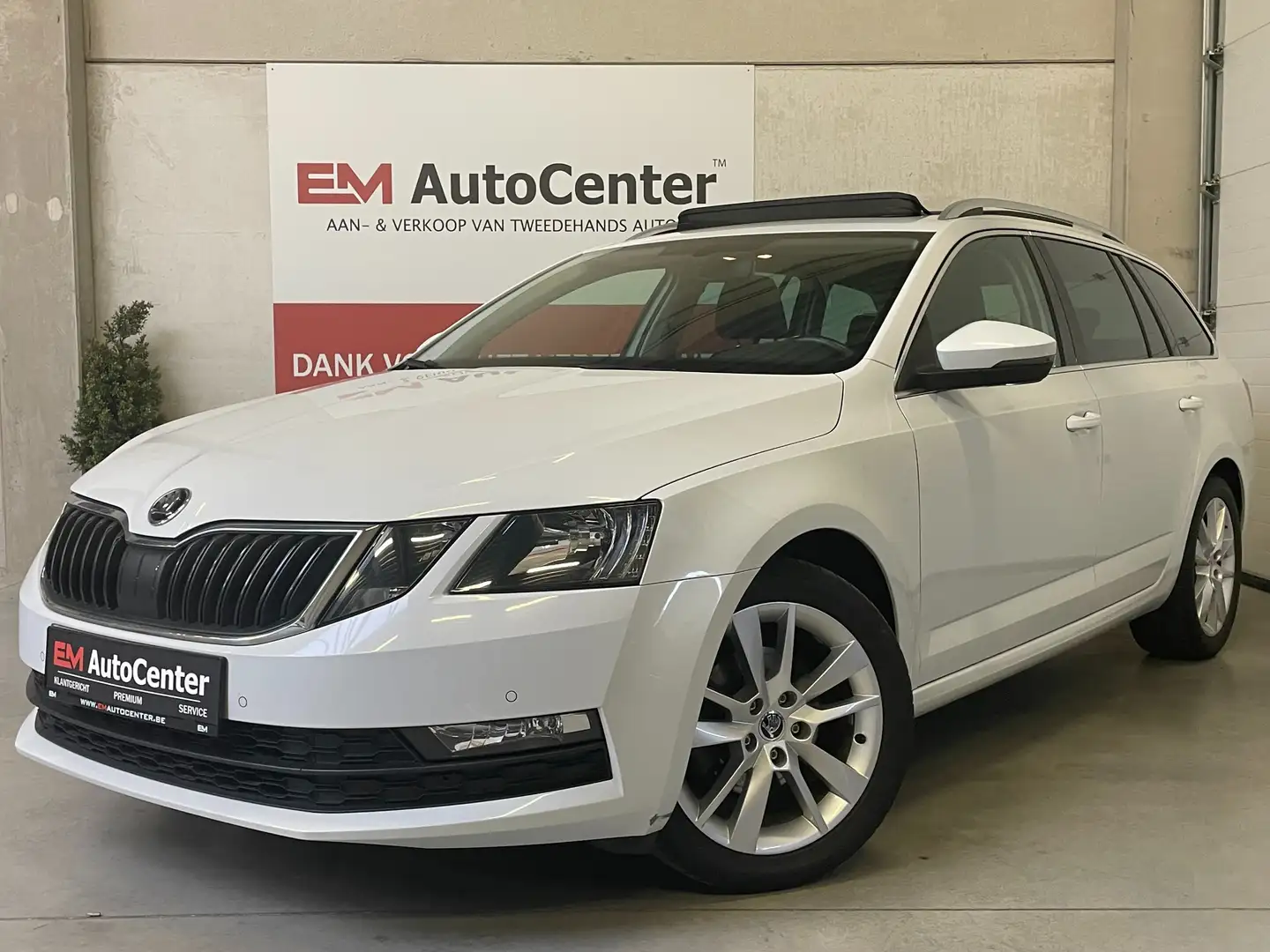 Skoda Octavia Combi 1.4 TSI DSG Automaat-Pano-CarPlay-Trekhaak Wit - 1