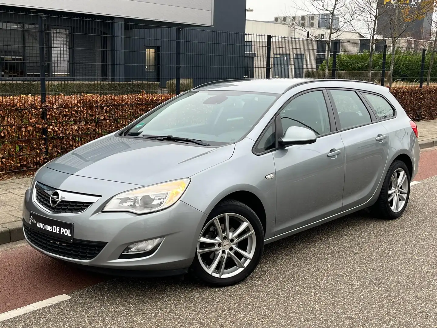 Opel Astra Sports Tourer 1.4 Business Edition Cruise-Control Grijs - 1