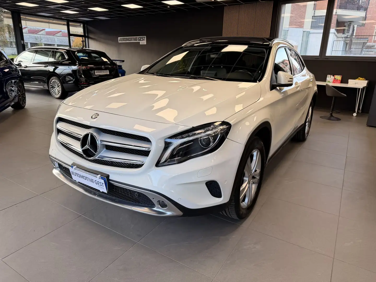 Mercedes-Benz GLA 180 GLA 180 d Premium TETTO PANORAMICO Blanco - 1