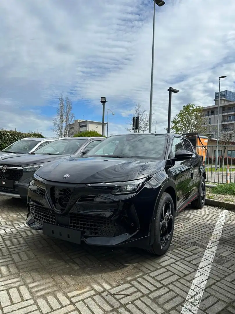 Alfa Romeo Junior 1.2 136 CV Hybrid eDCT6 Speciale Zwart - 1