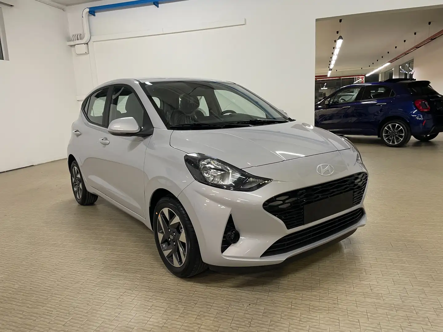 Hyundai i10 1.0 mpi Connectline  auto Km0 neopatentati Argento - 2