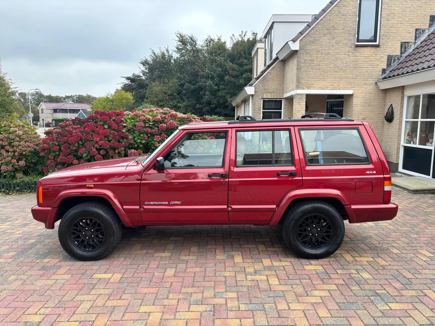 Jeep Cherokee Cherokee 4.0i Classic Rot - 2
