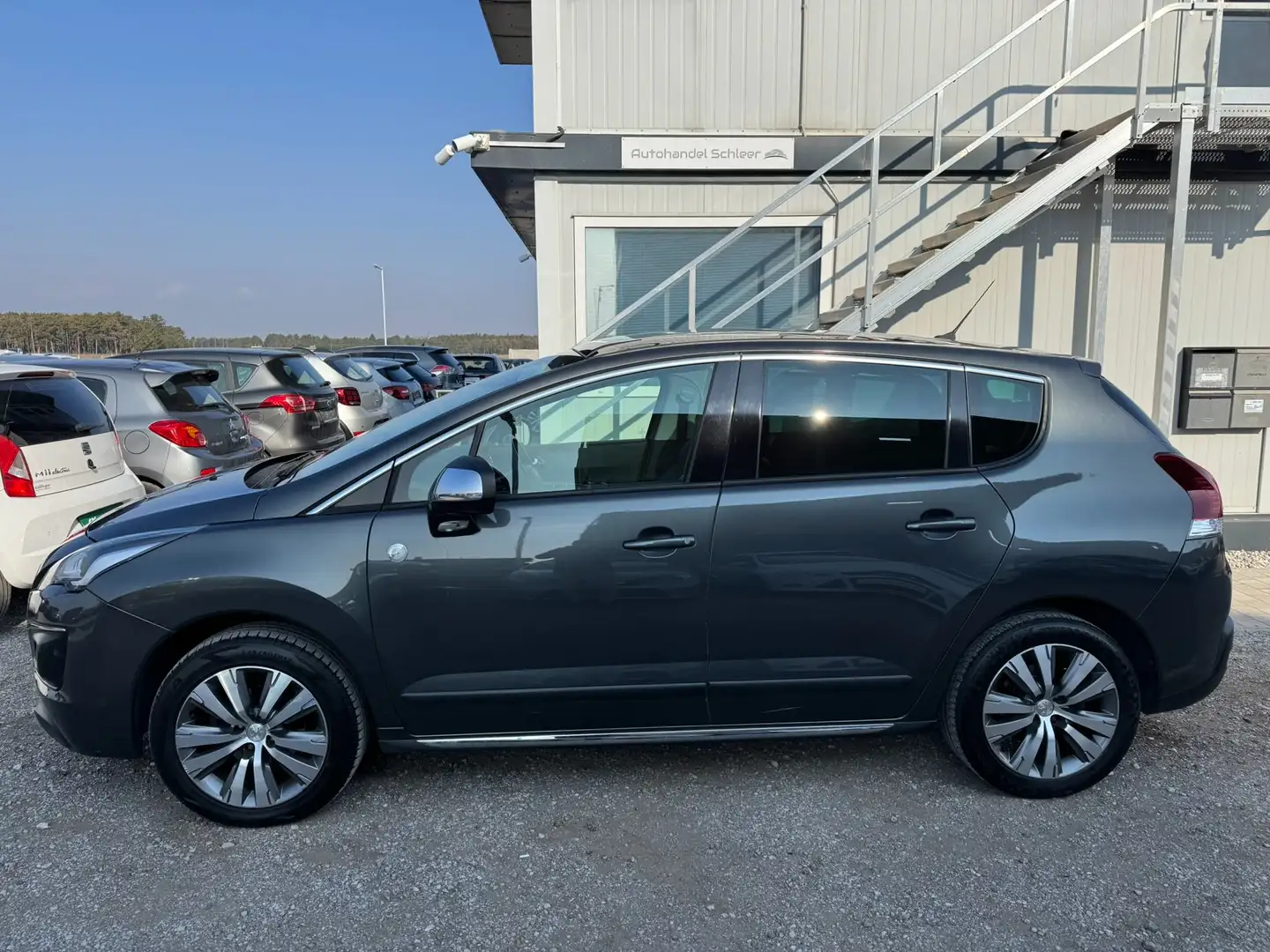 Peugeot 3008 1.6 BlueHDi Crossway_Teilleder_NAVI_Head Up_Kamera Gris - 2