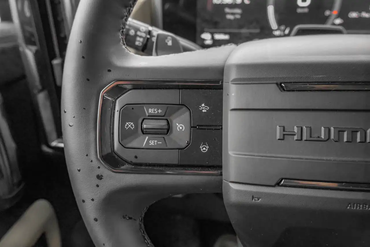 GMC HUMMER EV SUV снимка GMC HUMMER EV SUV