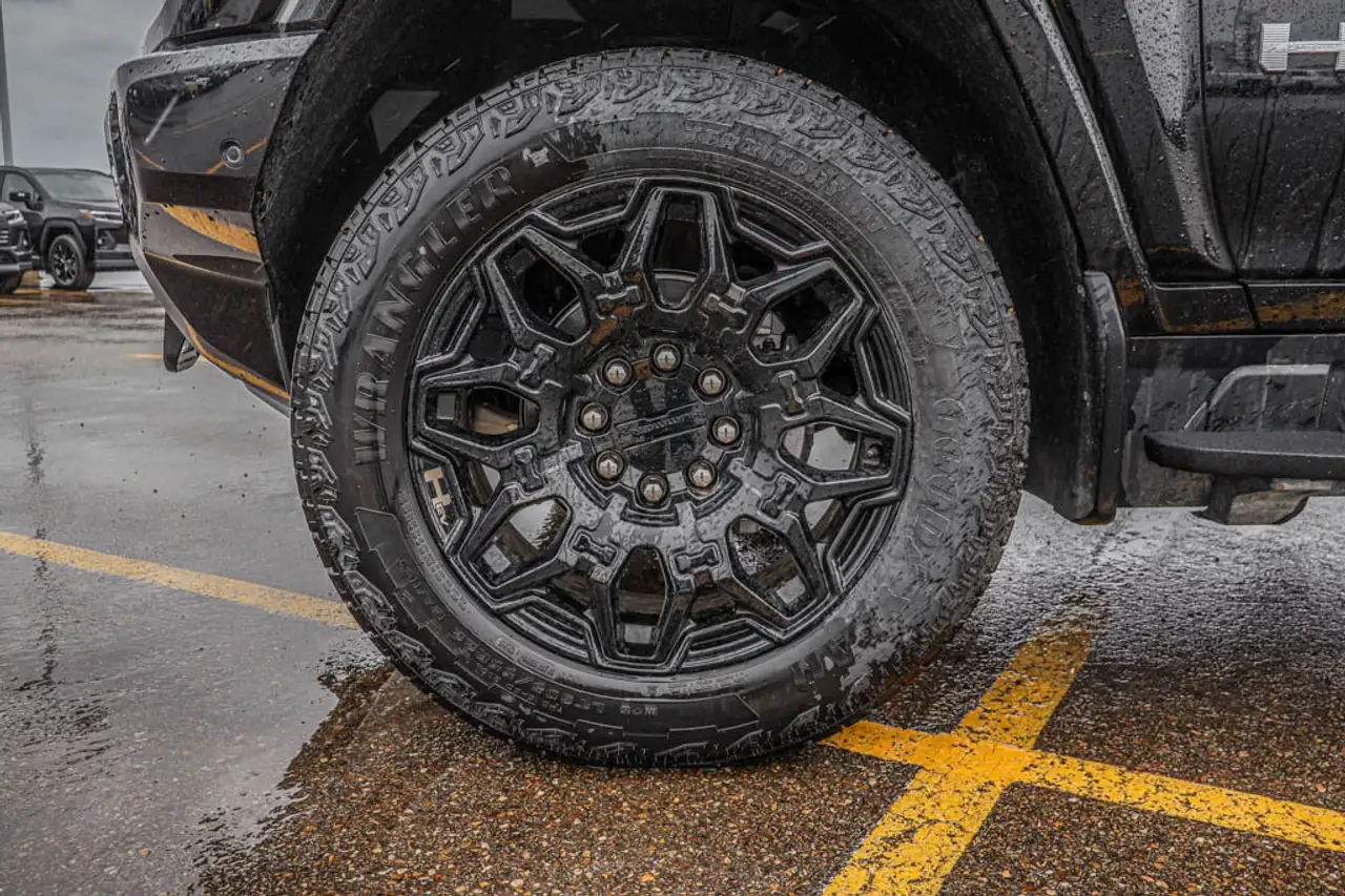 GMC HUMMER EV SUV снимка GMC HUMMER EV SUV