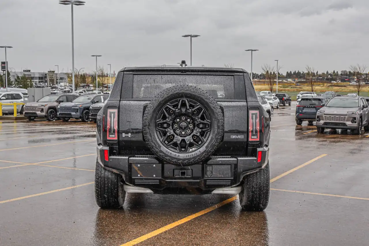 GMC HUMMER EV SUV снимка GMC HUMMER EV SUV