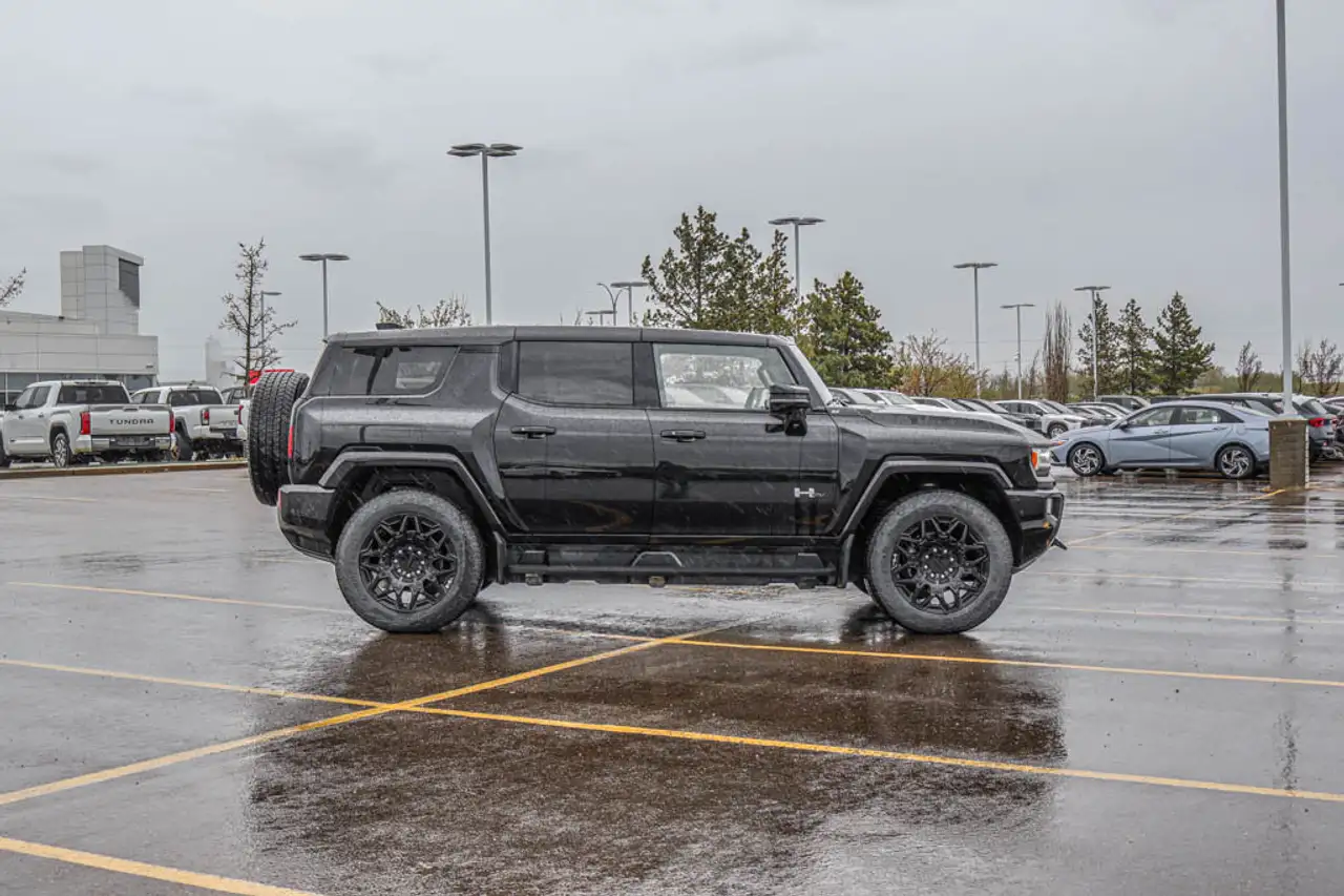 GMC HUMMER EV SUV снимка GMC HUMMER EV SUV