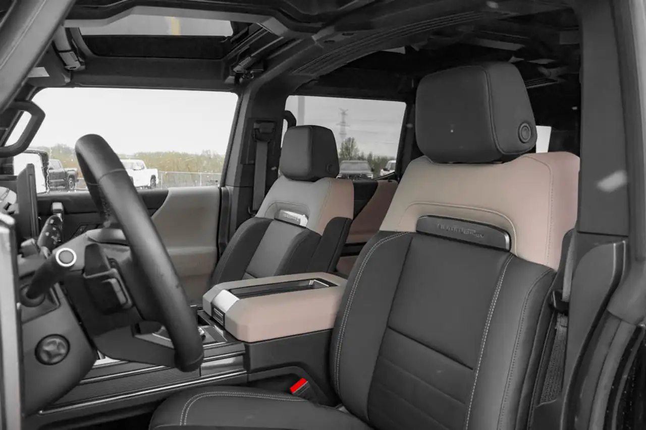 GMC HUMMER EV SUV снимка GMC HUMMER EV SUV