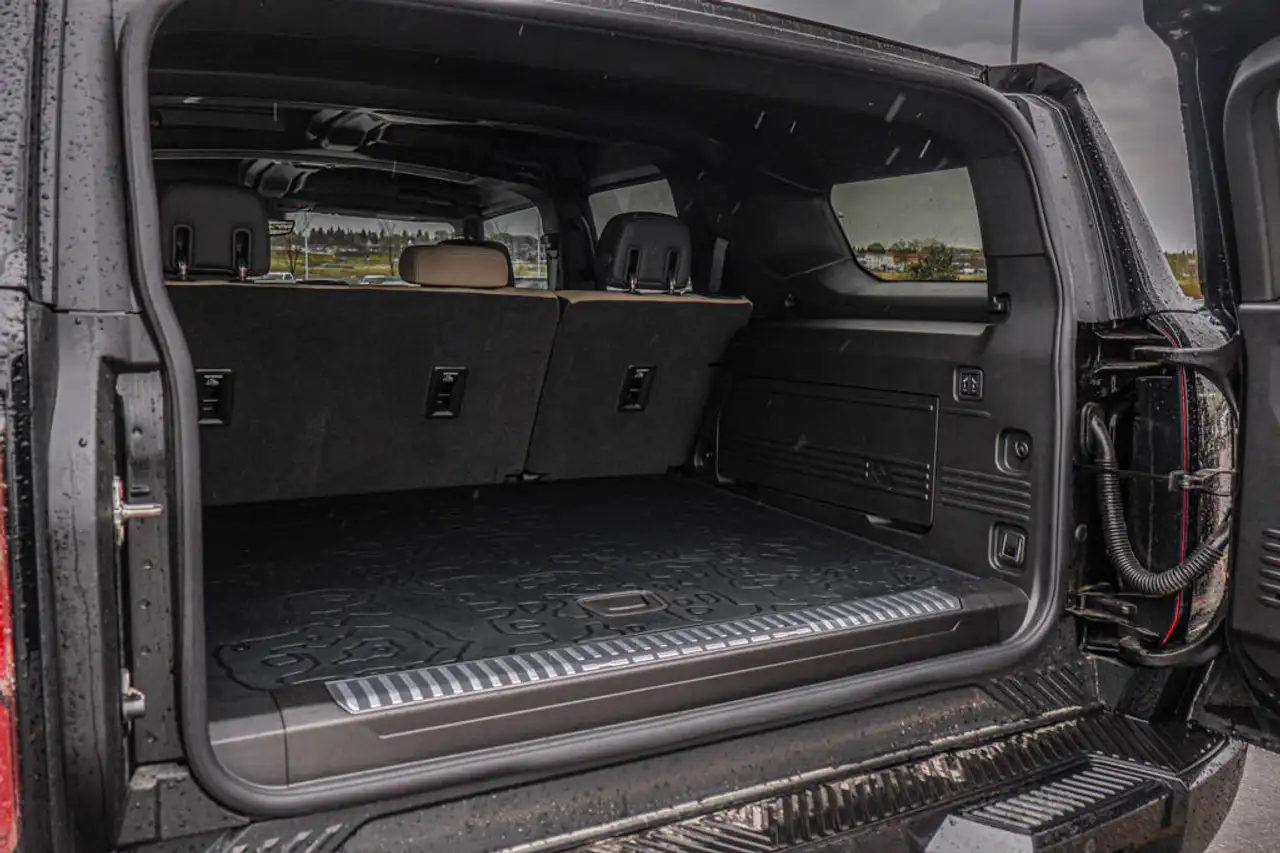 GMC HUMMER EV SUV снимка GMC HUMMER EV SUV