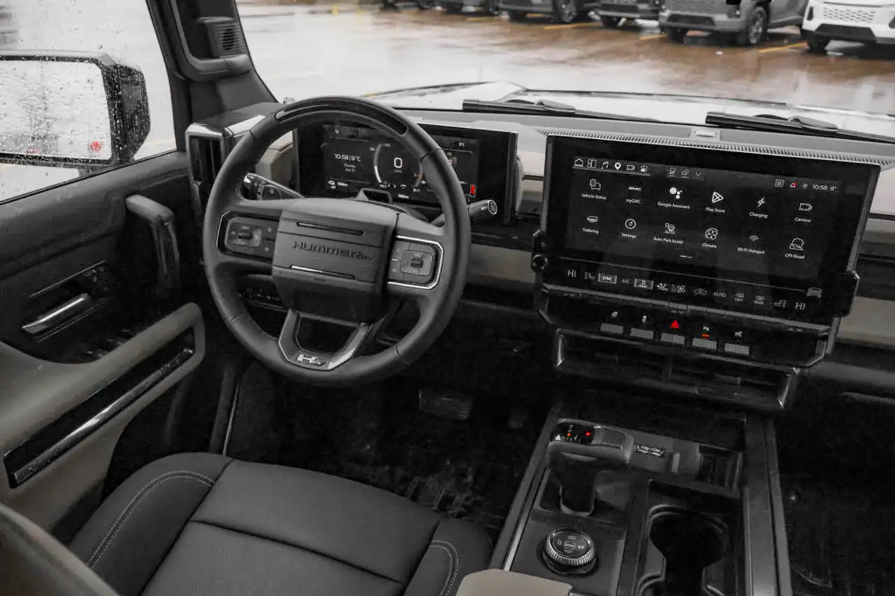 GMC HUMMER EV SUV снимка GMC HUMMER EV SUV
