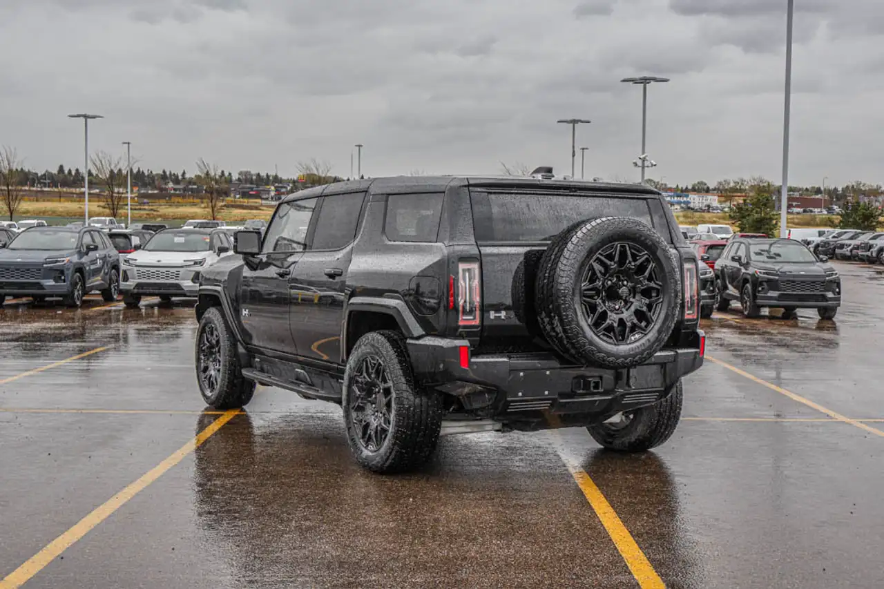 GMC HUMMER EV SUV снимка GMC HUMMER EV SUV