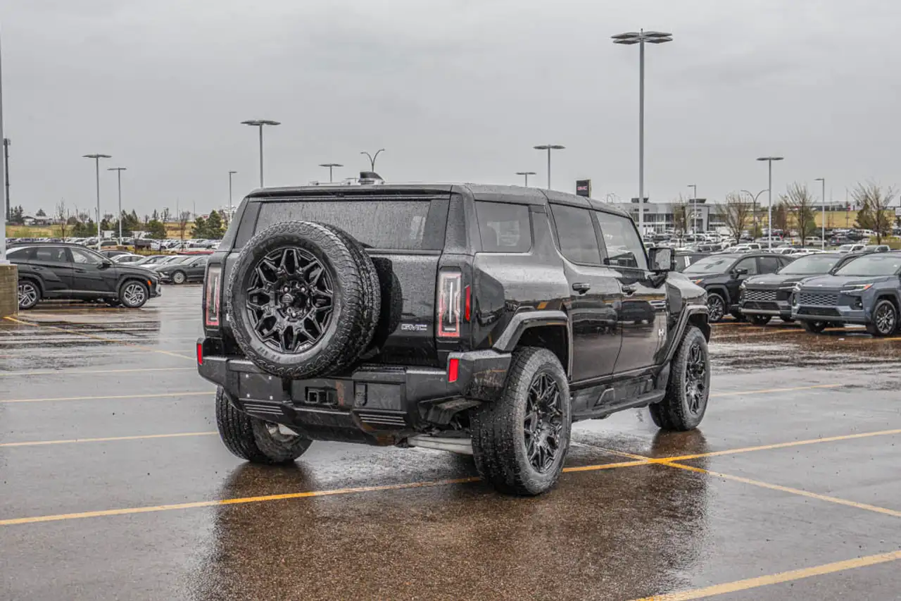 GMC HUMMER EV SUV снимка GMC HUMMER EV SUV