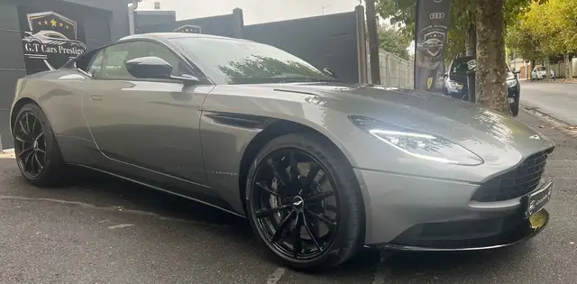 Aston Martin DB11 V12 AMR