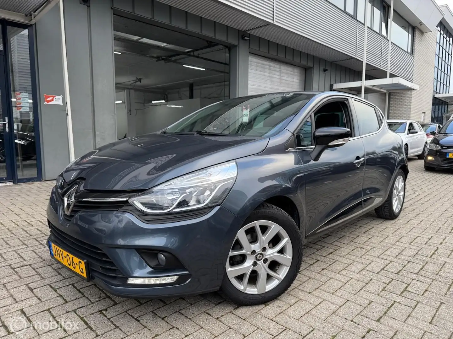 Renault Clio 0.9 Benzine Limited - 1