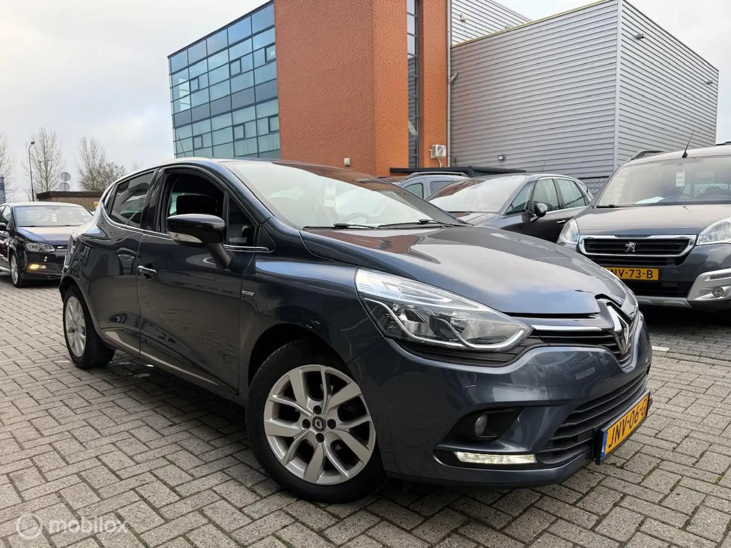 Renault Clio 0.9 Benzine Limited - 2