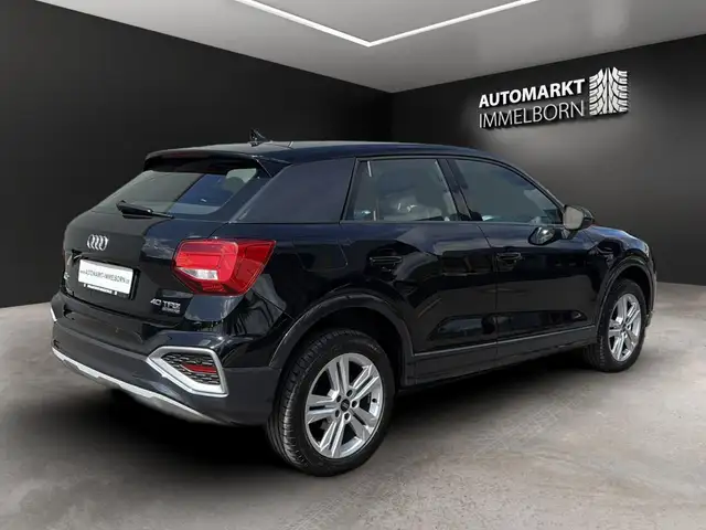 Audi Q2 view 6