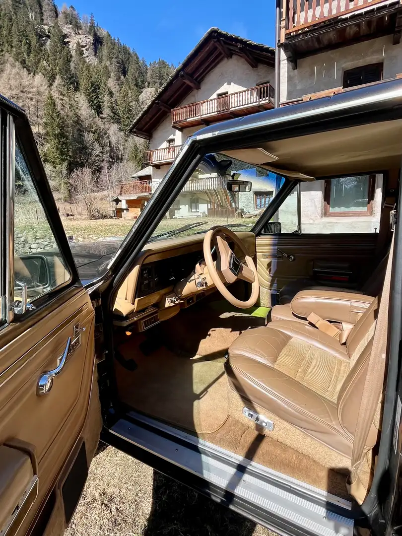 Jeep Wagoneer Brun - 2