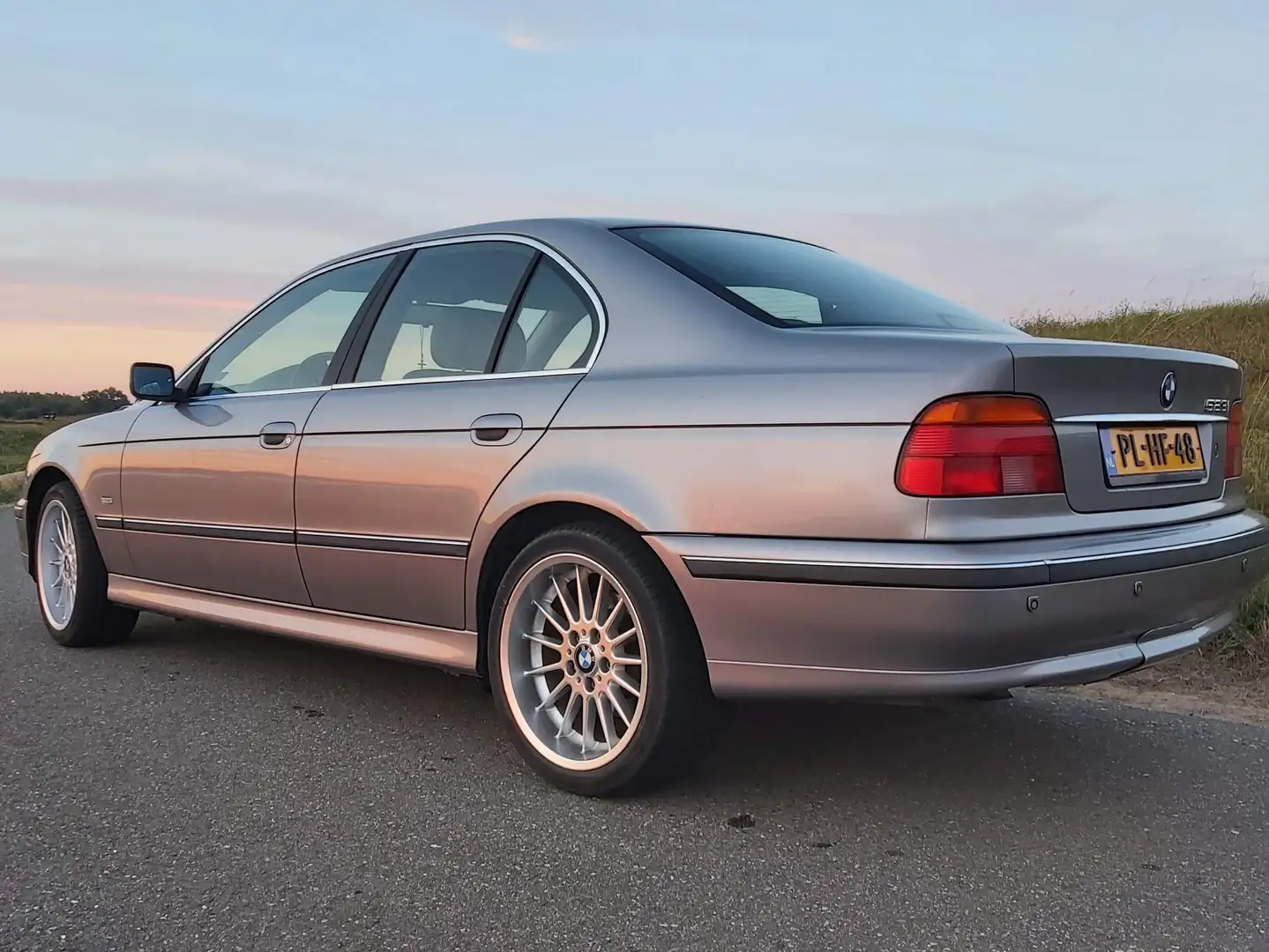 BMW 523 523 523i Executive Zilver - 1