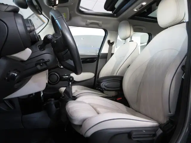 Mini Cooper Cooper view 15