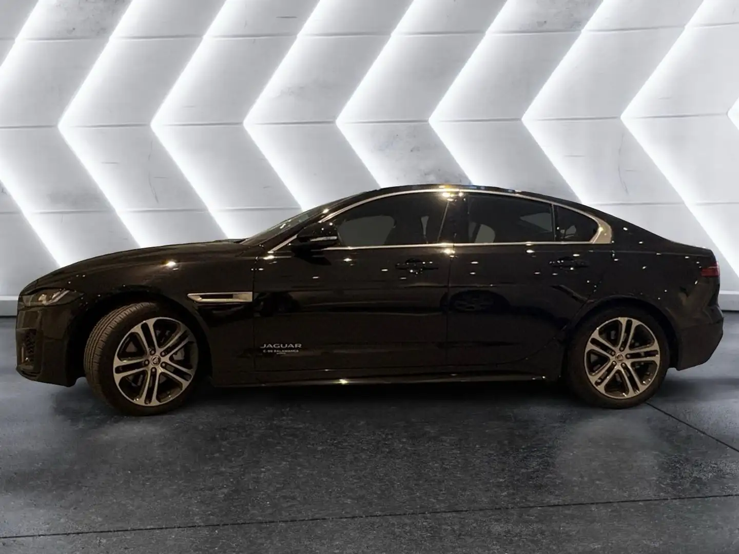 Jaguar XE 2.0D 150kW (204CV) MHEV RWD Auto R-Dyn S Negro - 2