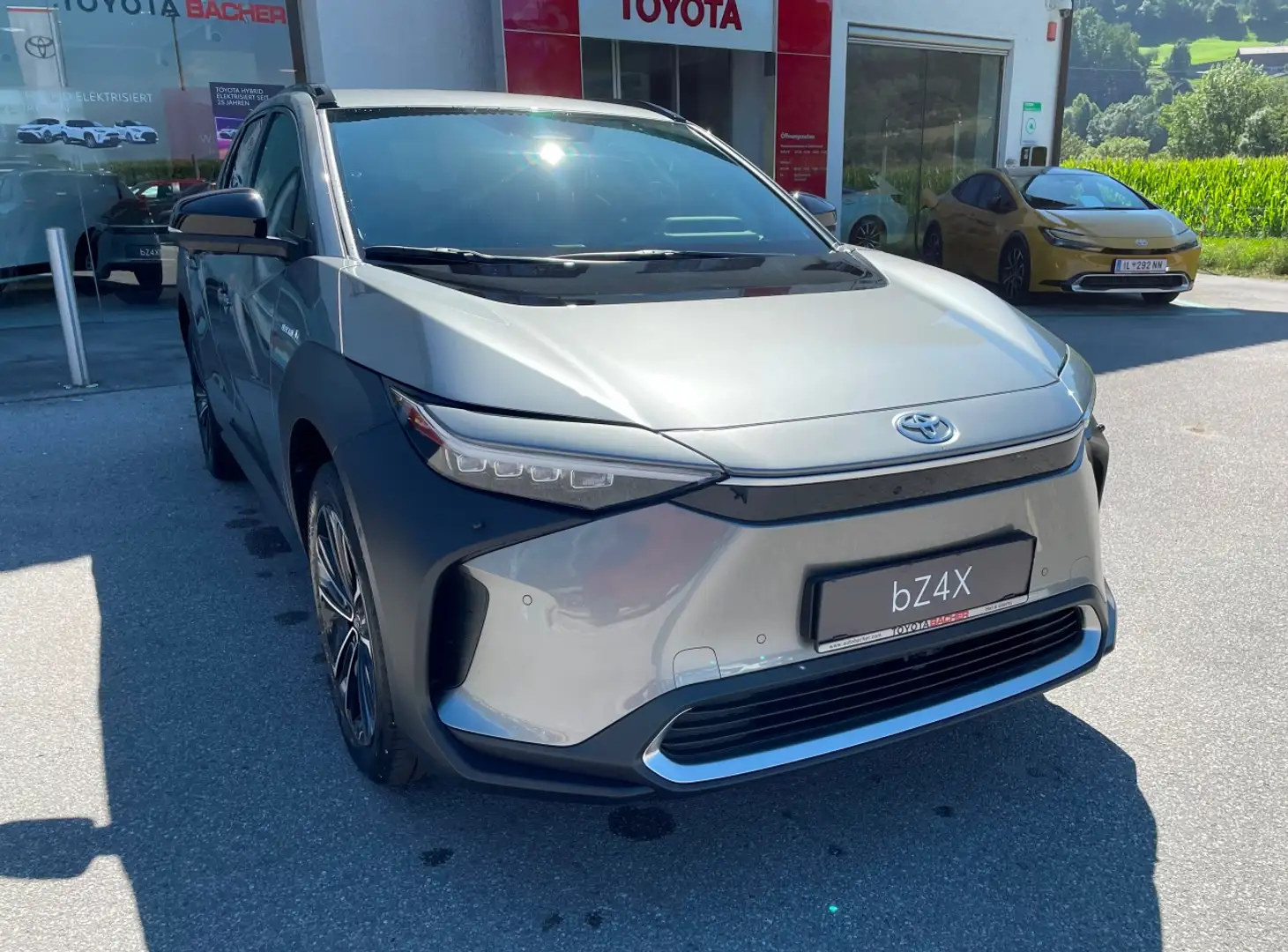 Toyota bZ4X Electric AWD-i 160 kw Comfort/Executivepak.(*) Grijs - 2