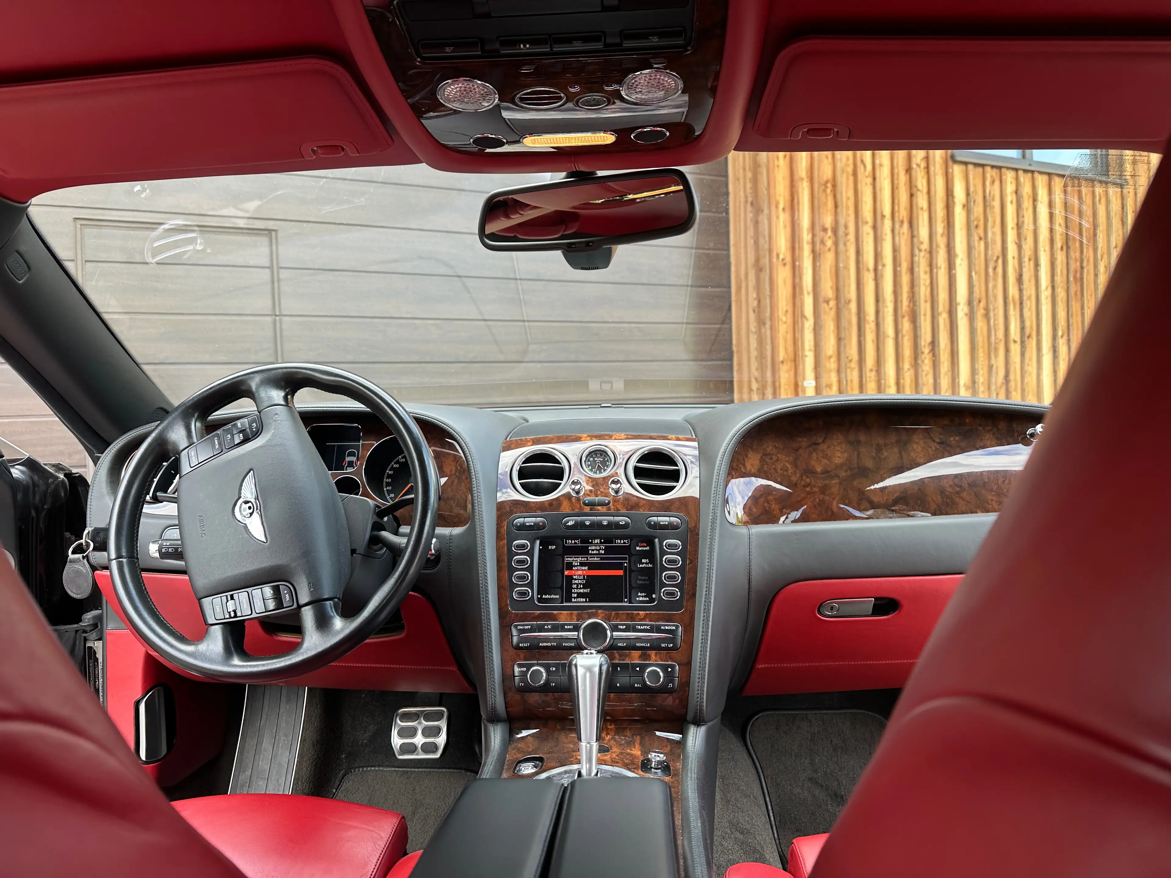 Bentley Continental GT W12 — photo 12