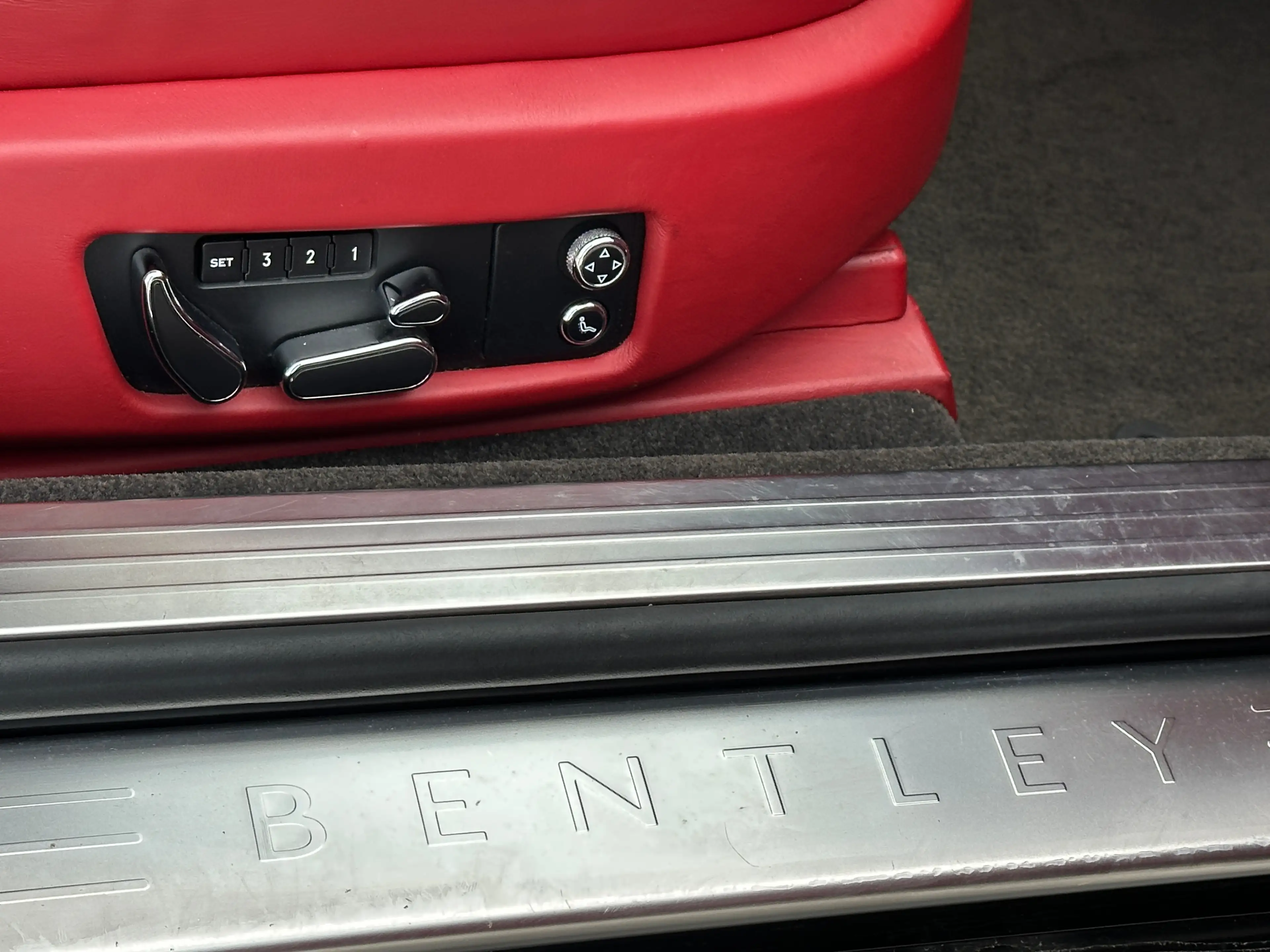 Bentley Continental GT W12 — photo 11