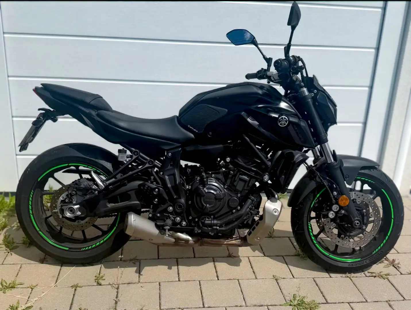 Yamaha MT-07 mit Tieferlegung Schwarz - 2