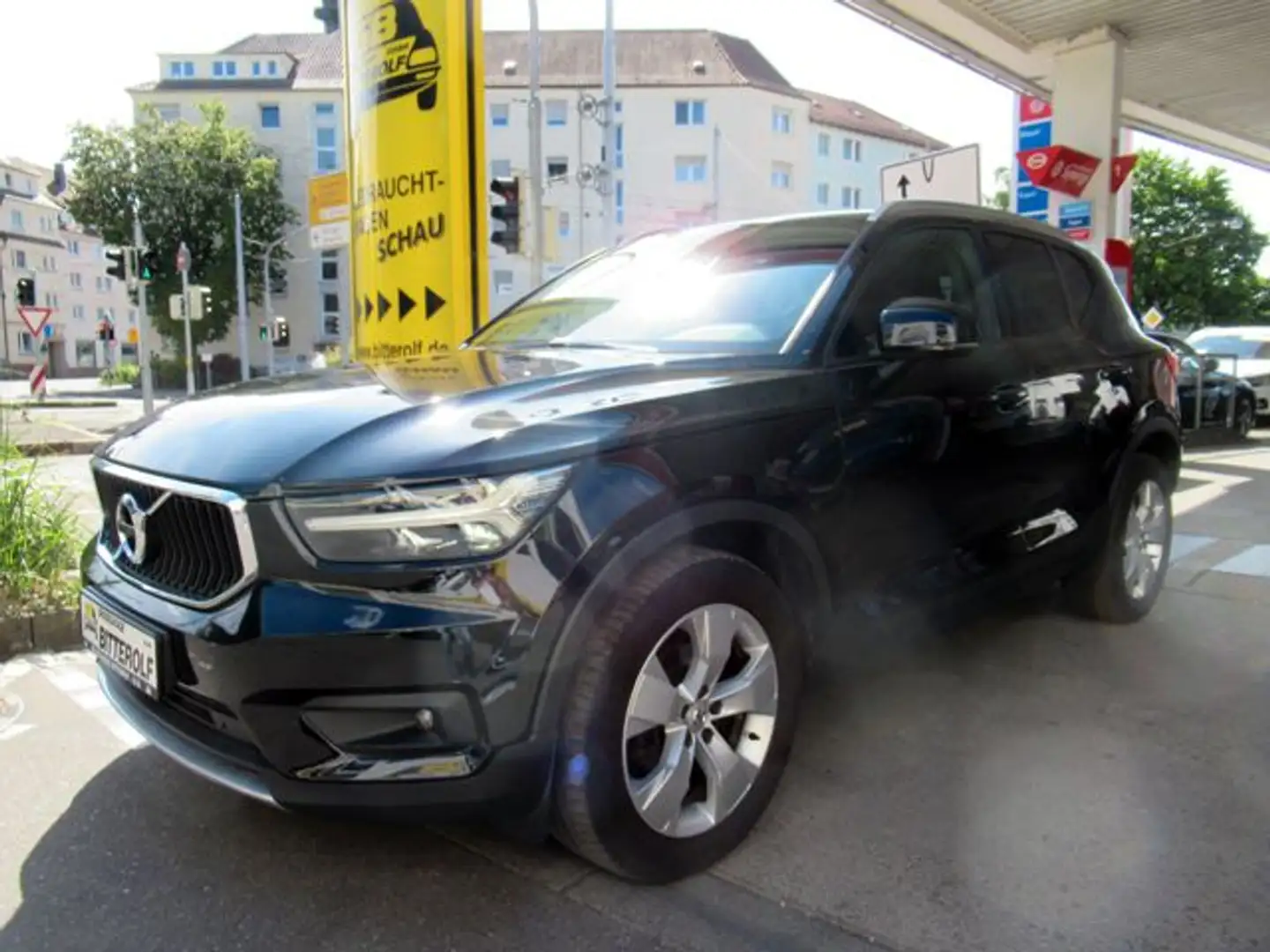 Volvo XC40 D3 Aut Momentum Pro Navi/RFK/harman/SHZ Schwarz - 2
