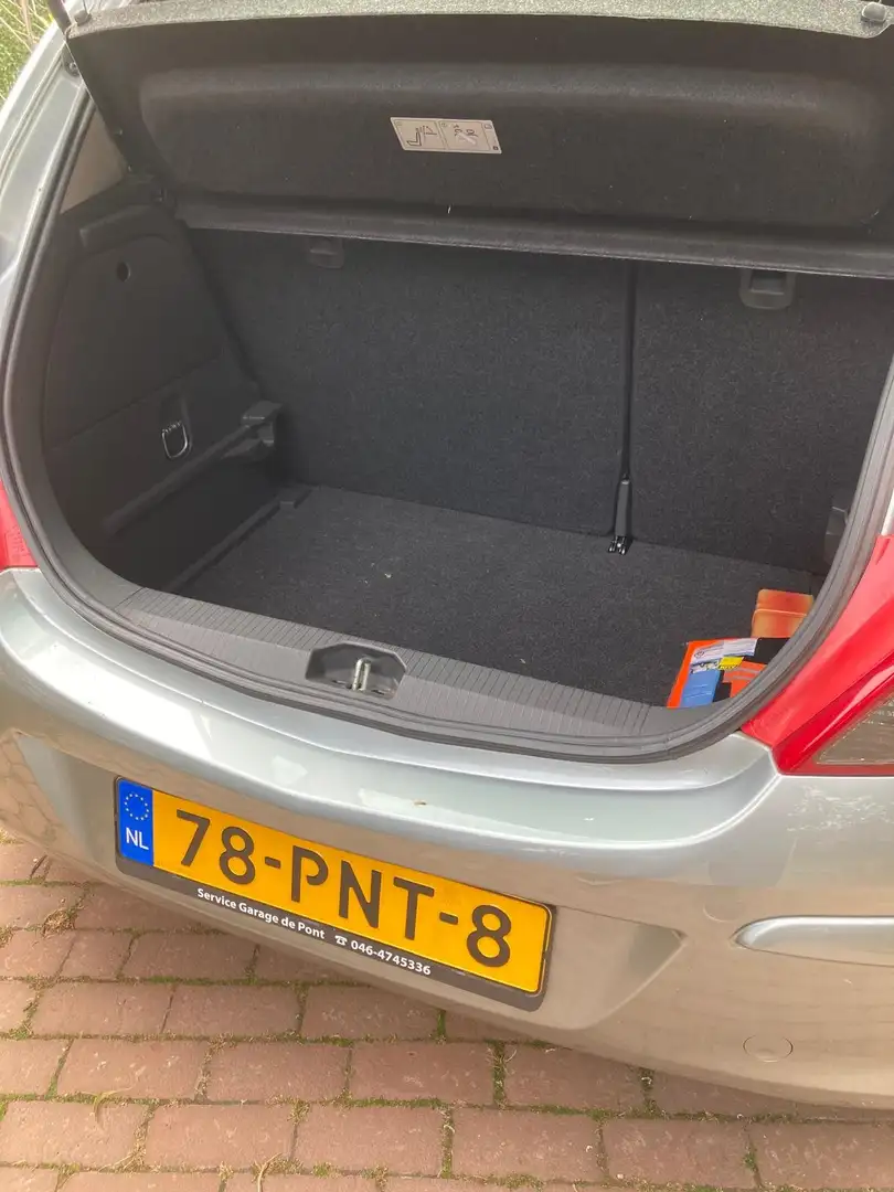 Opel Corsa Corsa 1.2-16V Color Edition Grijs - 2