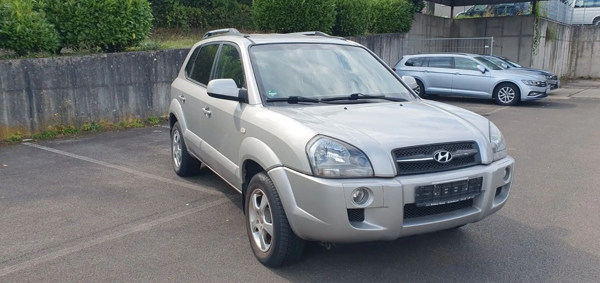 Hyundai TUCSON 2.0 Style/Klimaautomatik Gris - 2