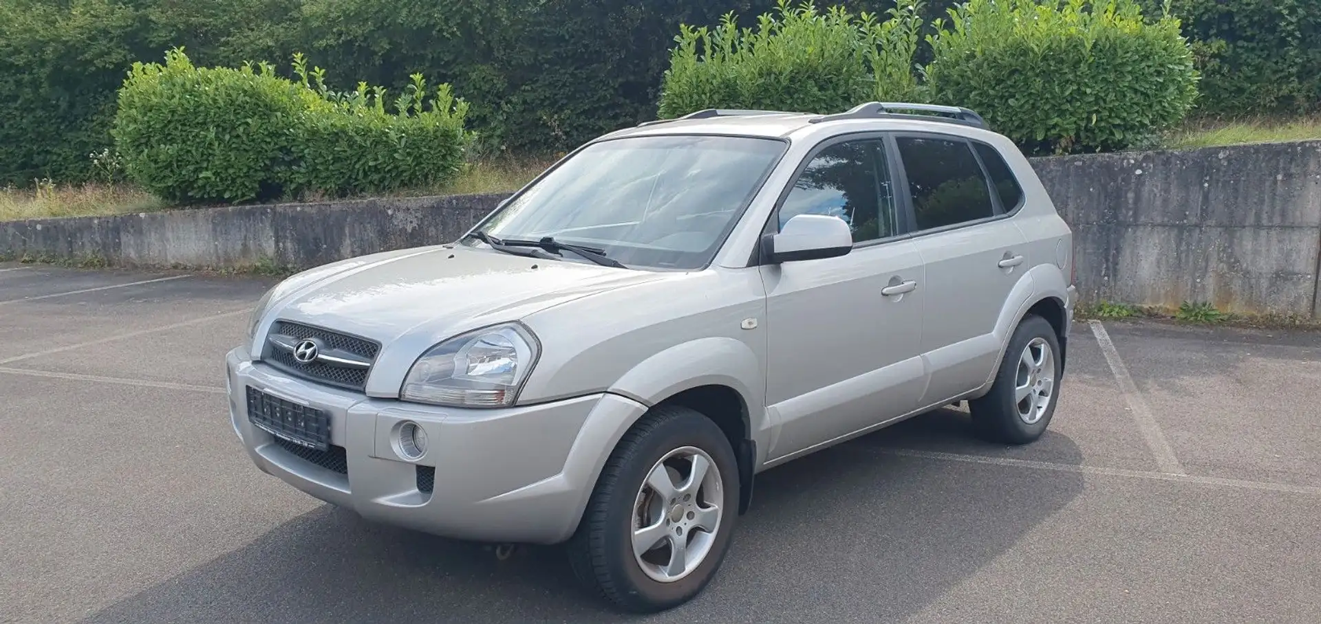Hyundai TUCSON 2.0 Style/Klimaautomatik Gris - 1