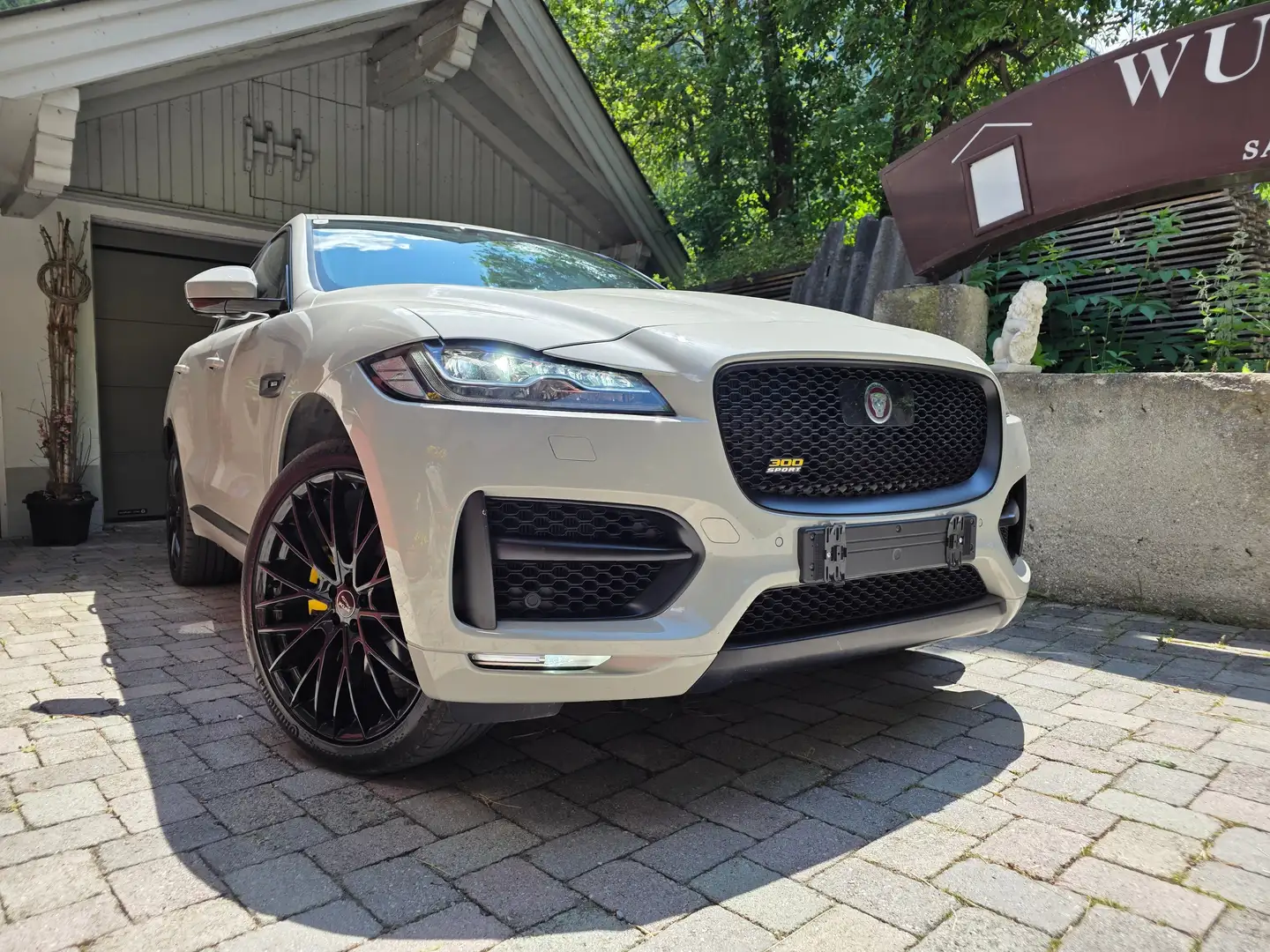 Jaguar F-Pace F-Pace 30d AWD R-Sport Aut. R-Sport Grau - 1
