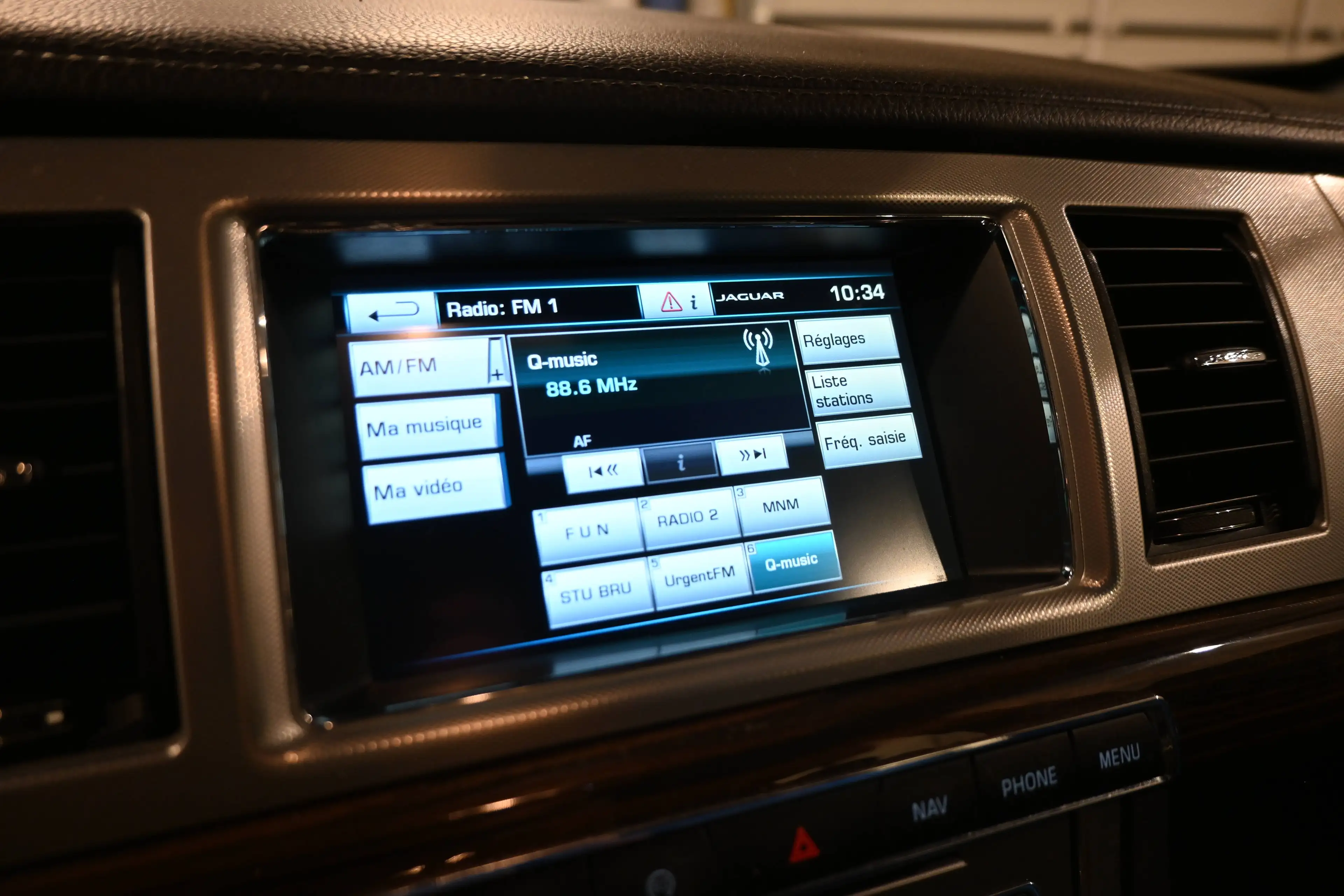 Jaguar XF XF SW 2.2 D  / BREAK / AUTO / CUIR / GPS NAVI / CAMERA / PDC !! — photo 14