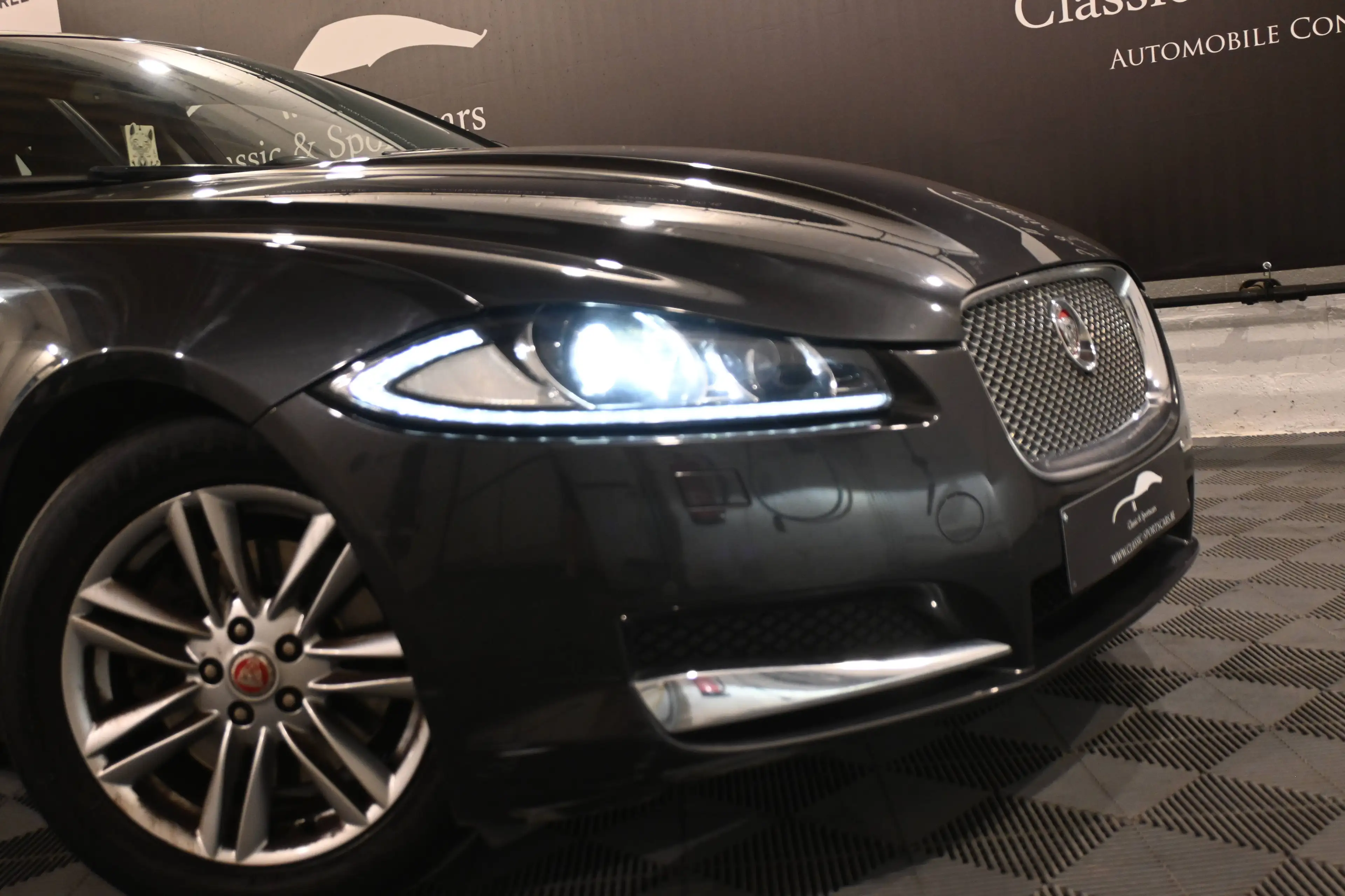 Jaguar XF XF SW 2.2 D  / BREAK / AUTO / CUIR / GPS NAVI / CAMERA / PDC !! — photo 4