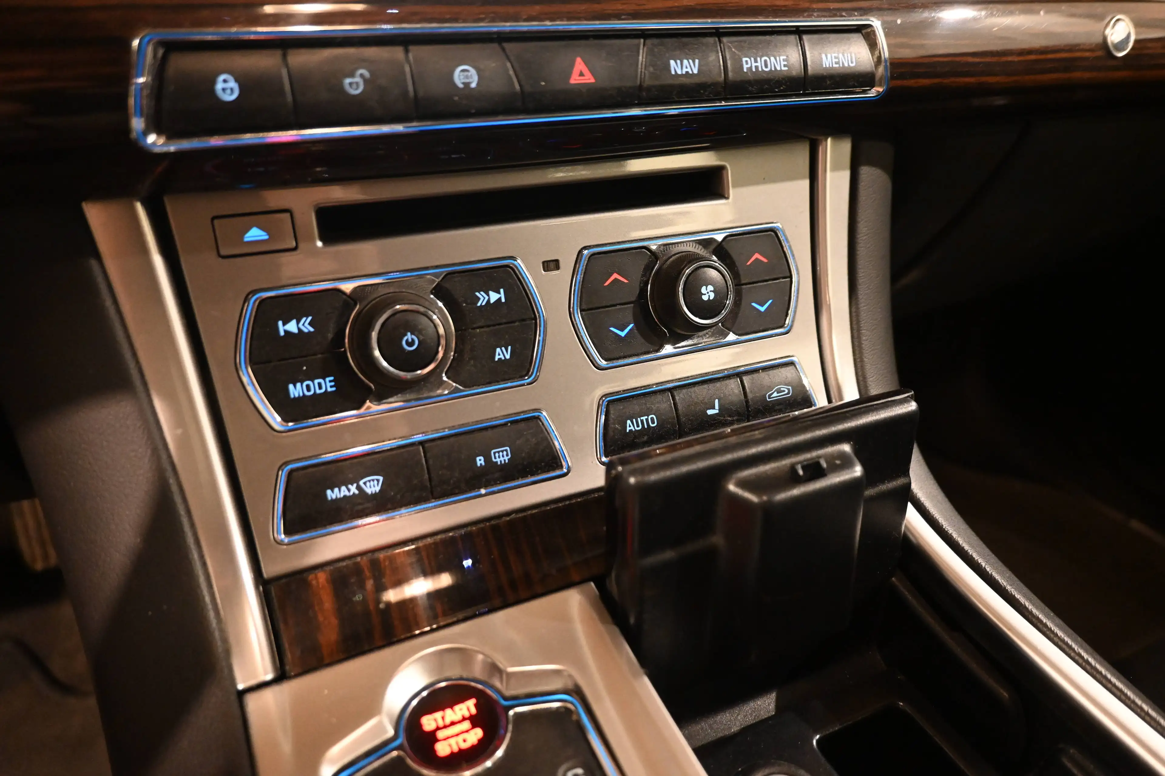 Jaguar XF XF SW 2.2 D  / BREAK / AUTO / CUIR / GPS NAVI / CAMERA / PDC !! — photo 12
