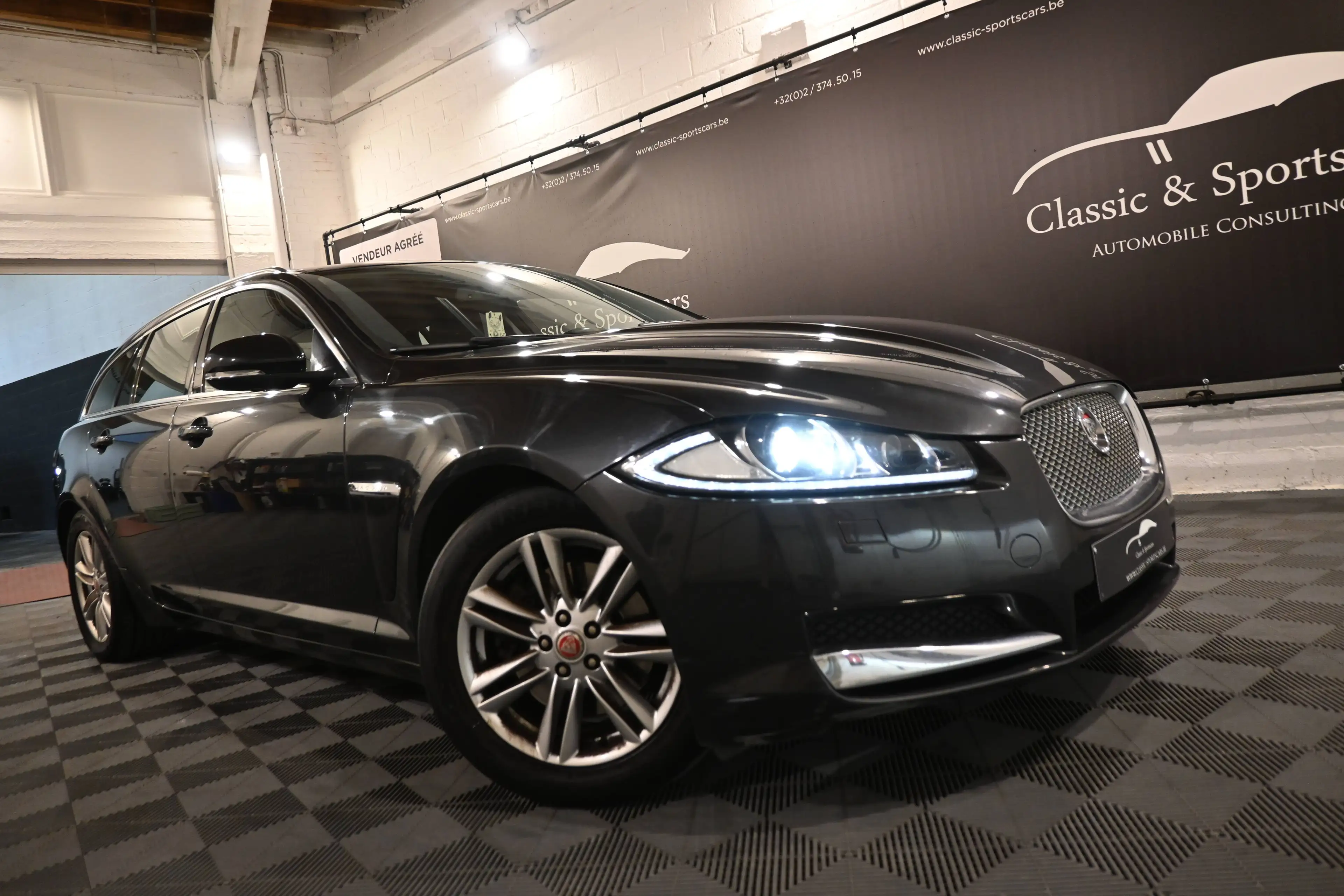 Jaguar XF XF SW 2.2 D  / BREAK / AUTO / CUIR / GPS NAVI / CAMERA / PDC !! — photo 2