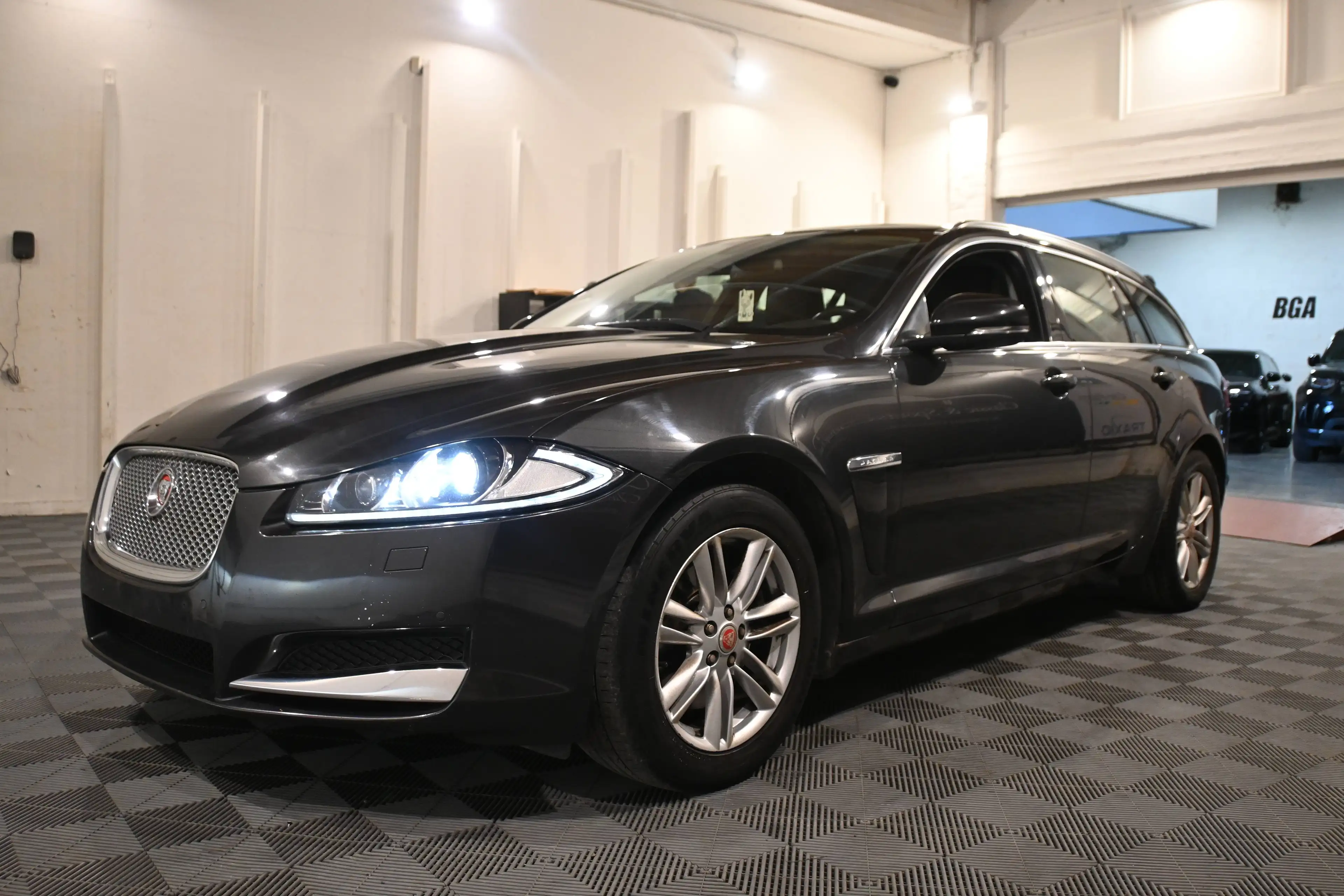 Jaguar XF XF SW 2.2 D  / BREAK / AUTO / CUIR / GPS NAVI / CAMERA / PDC !! — photo 5