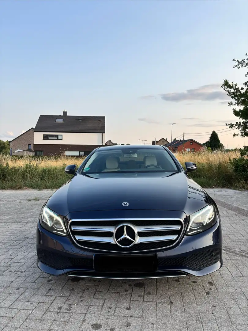 Mercedes-Benz E 220 d 4-Matic - 1