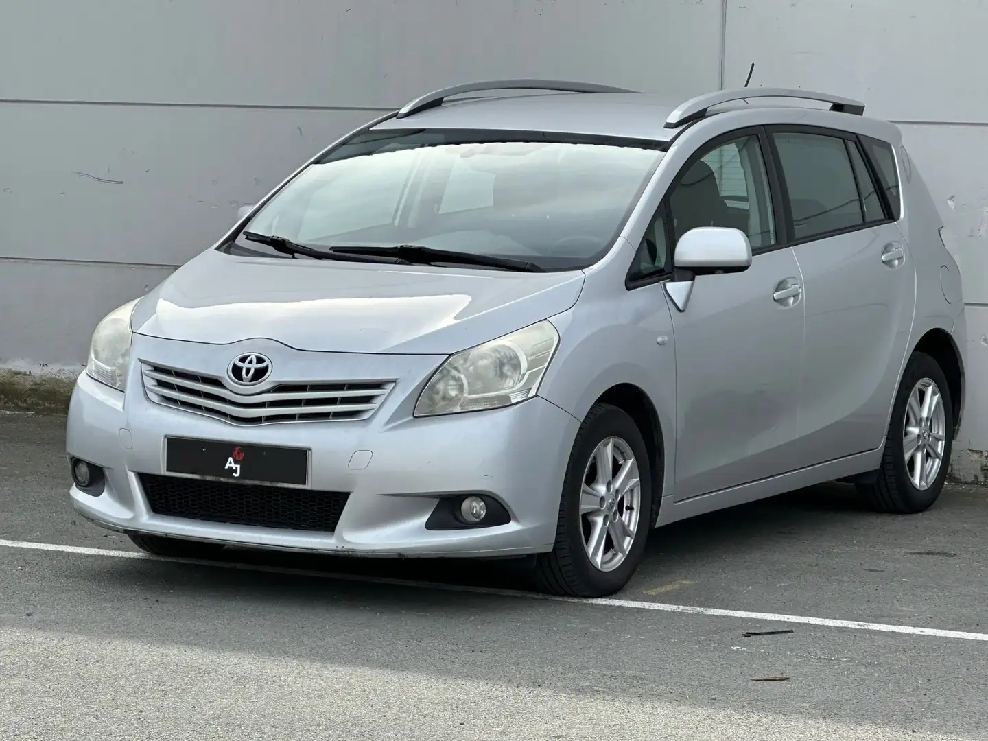 Toyota Verso 2.0 D-4D 7 PLACES//EURO5 Silber - 1