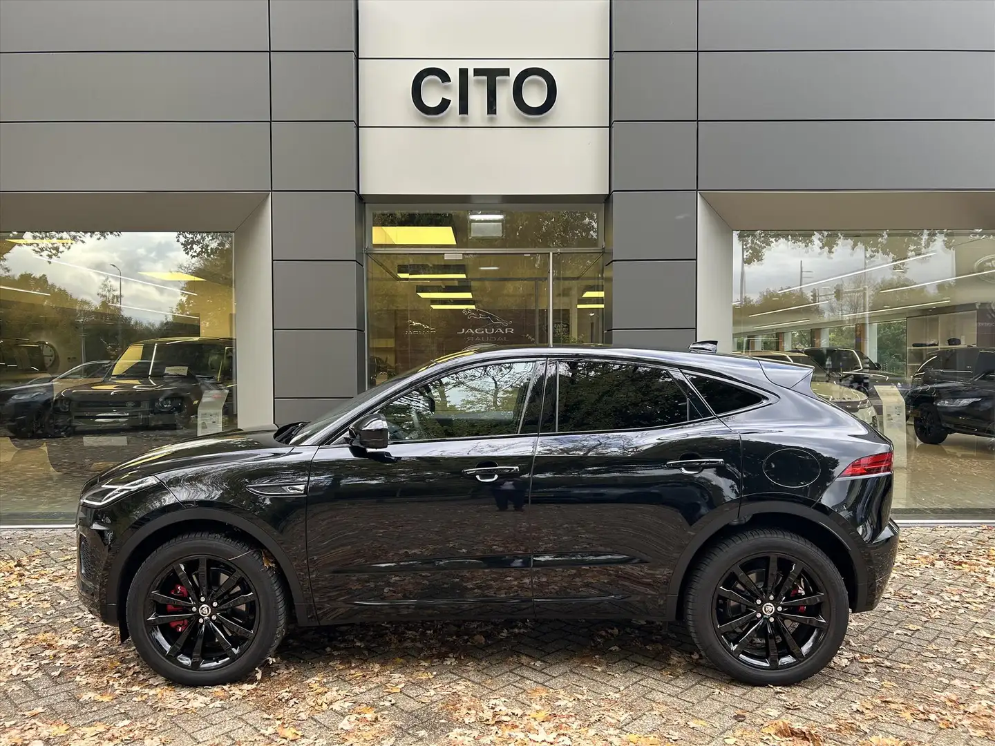 Jaguar E-Pace P300e PHEV AWD R-Dynamic SE Negru - 2