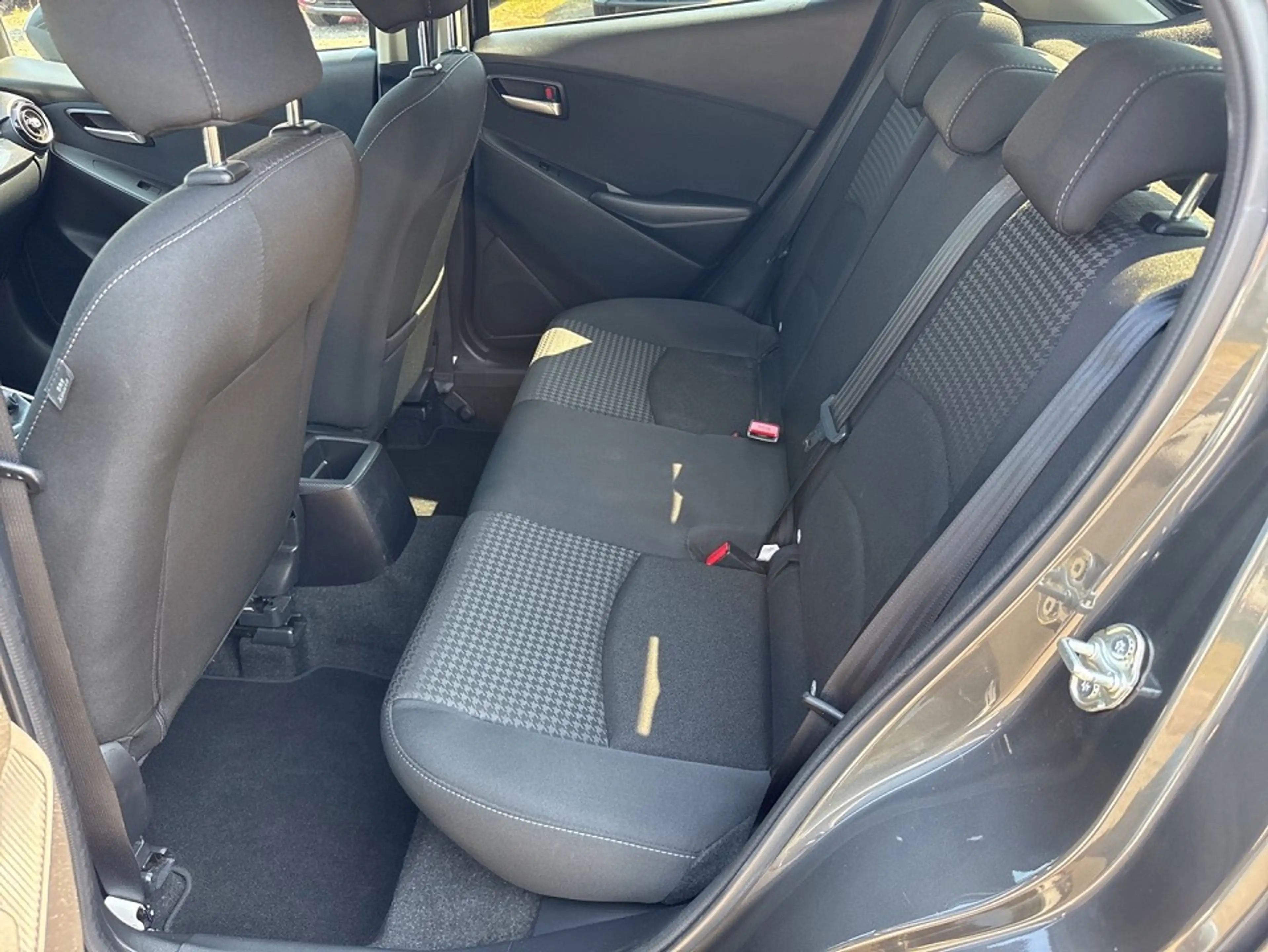 Mazda 2 SKYACTIV-G 90 66 kW (90 PS) Kizoku Navi — photo 10